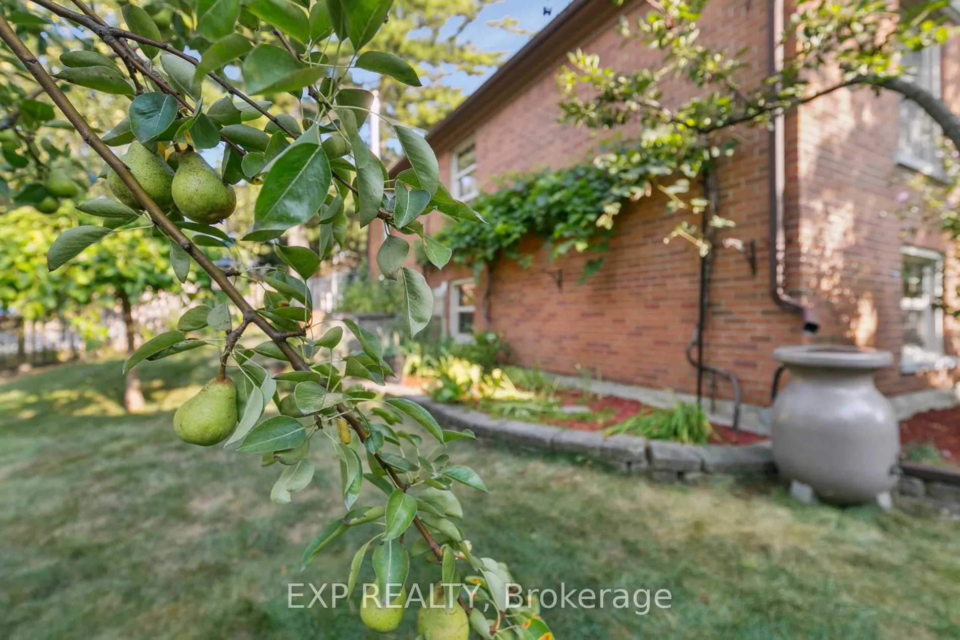 2565 Claymore Crescent