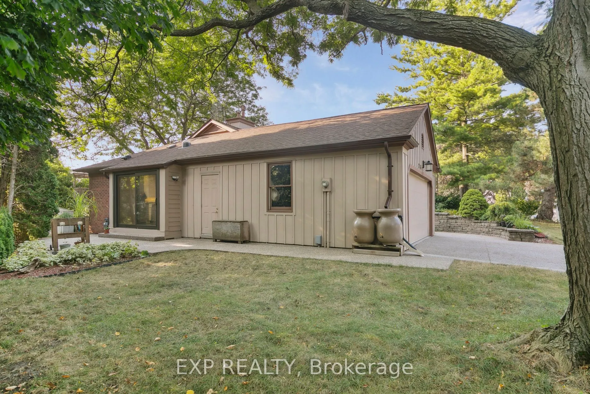 2565 Claymore Crescent