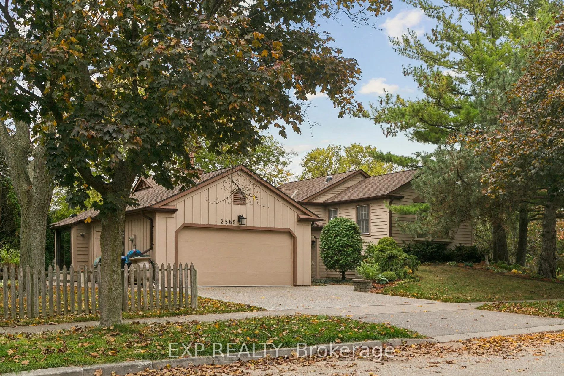 2565 Claymore Crescent