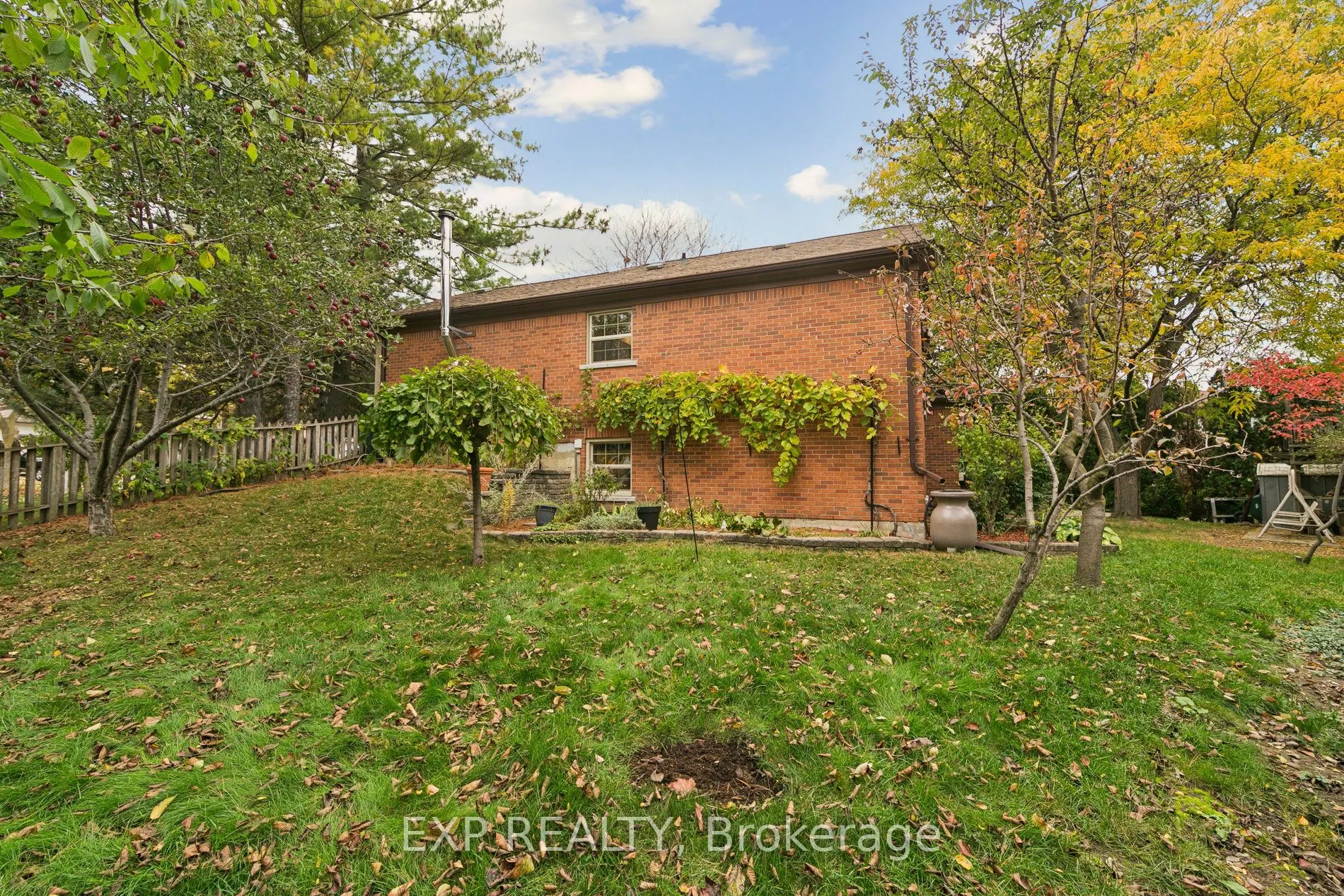 2565 Claymore Crescent