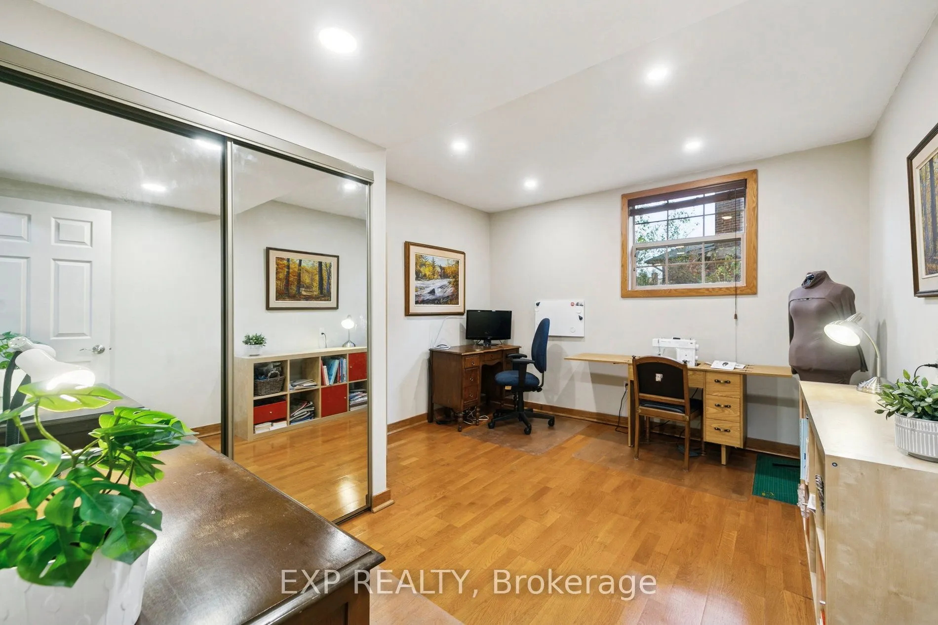 2565 Claymore Crescent