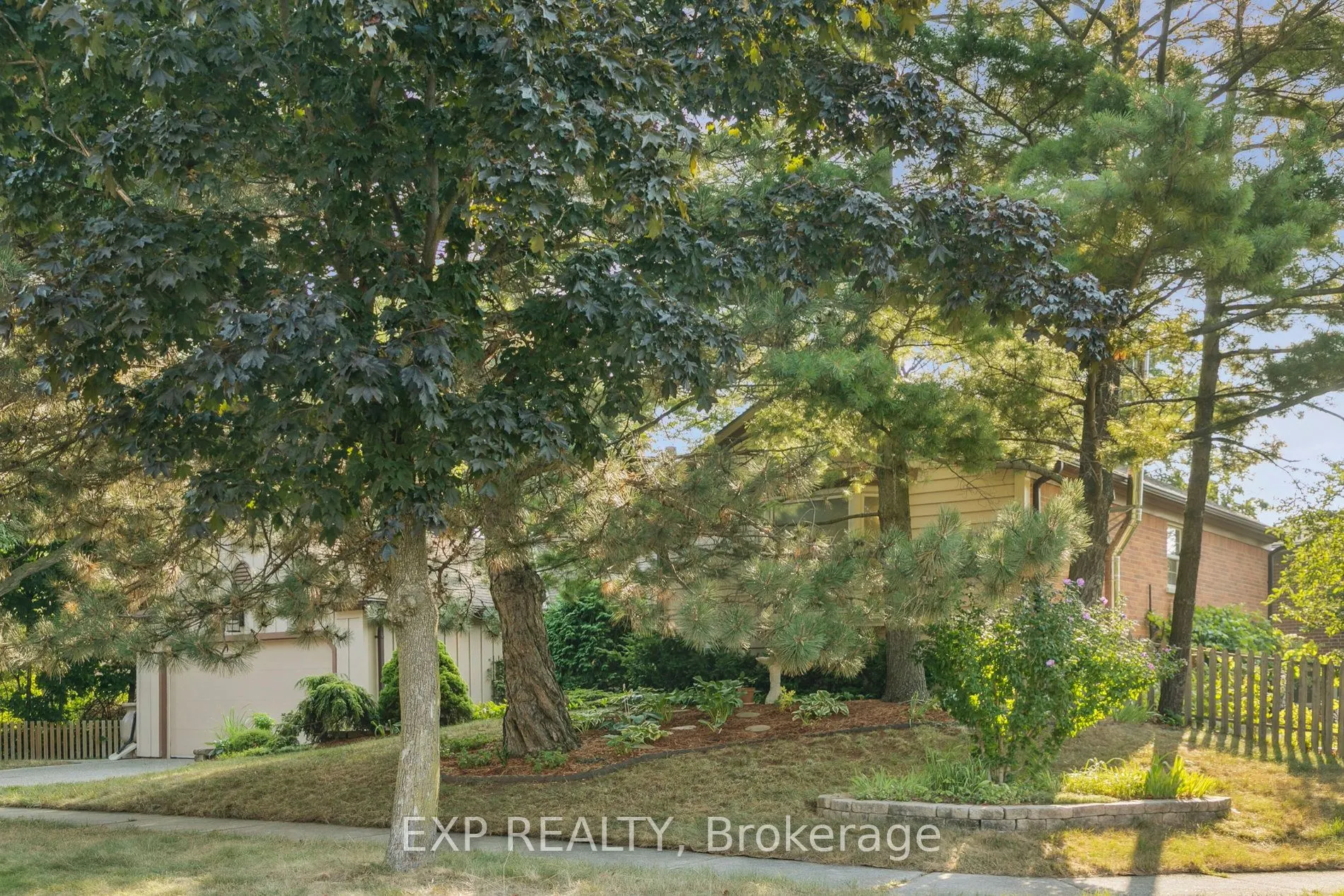 2565 Claymore Crescent