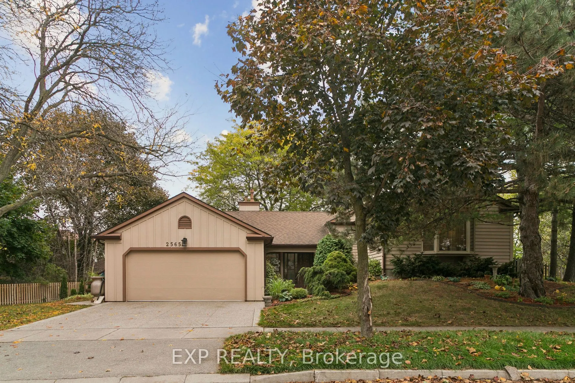 2565 Claymore Crescent