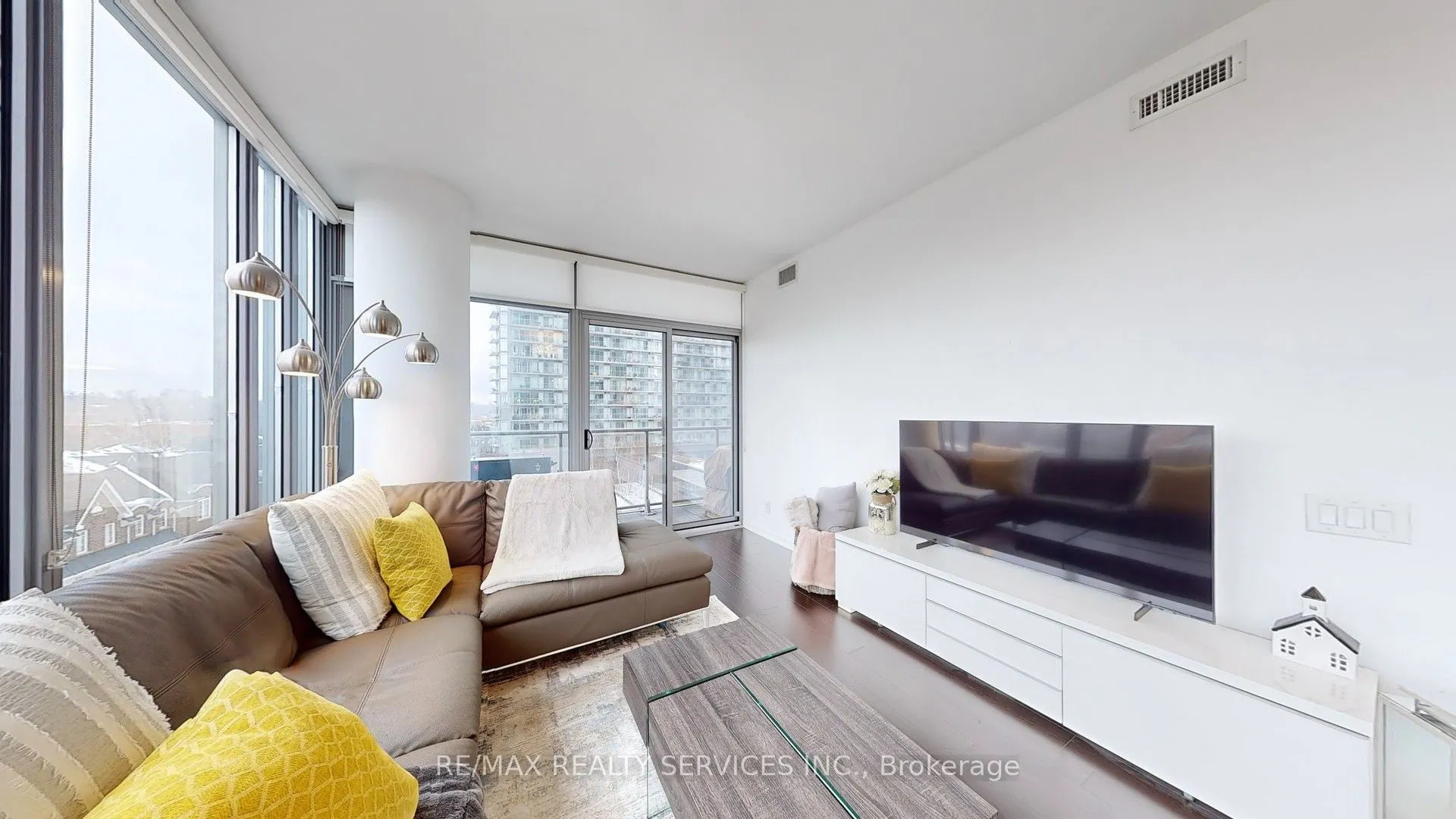 105 The Queensway Avenue, #511