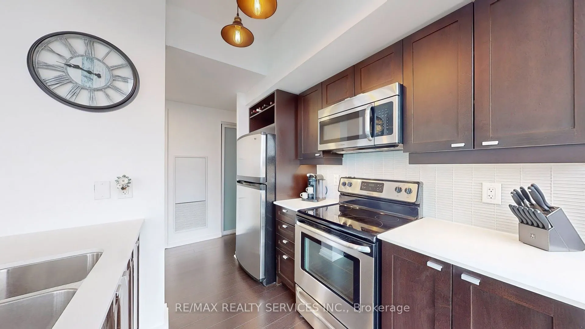 105 The Queensway Avenue, #511