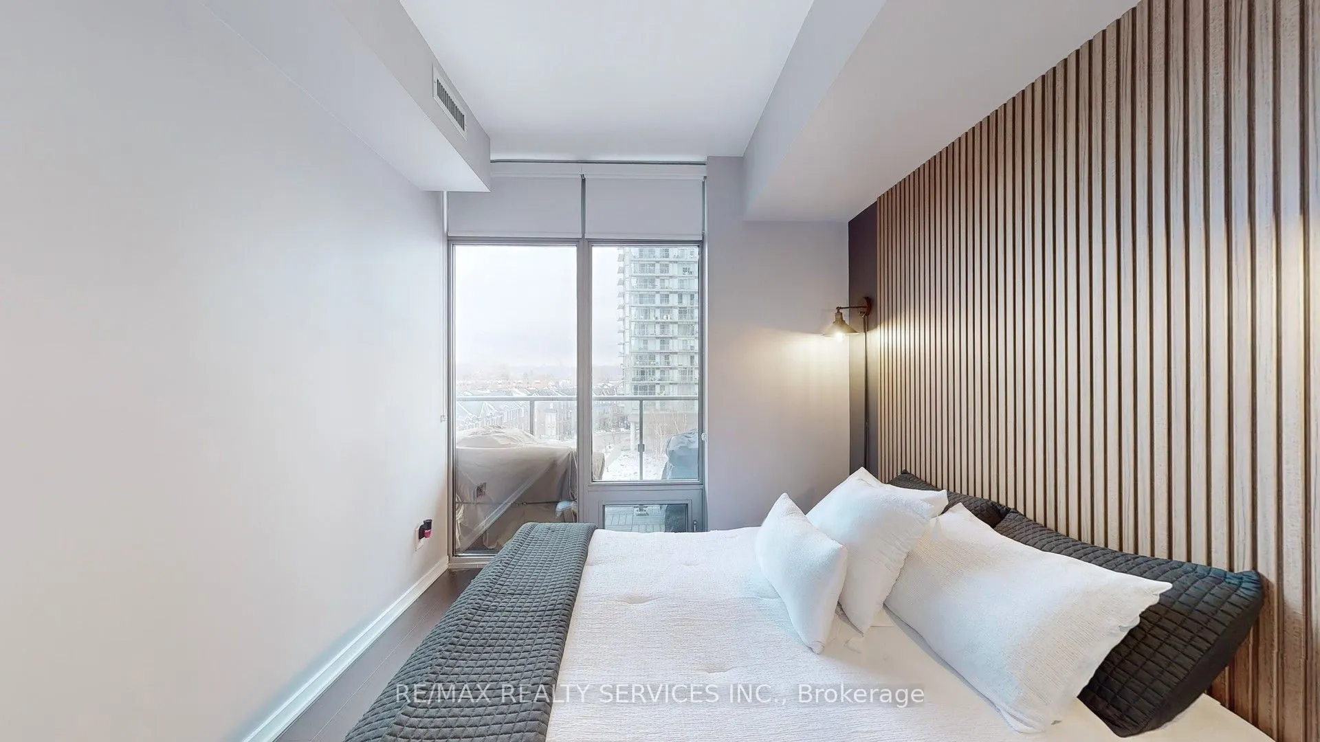 105 The Queensway Avenue, #511