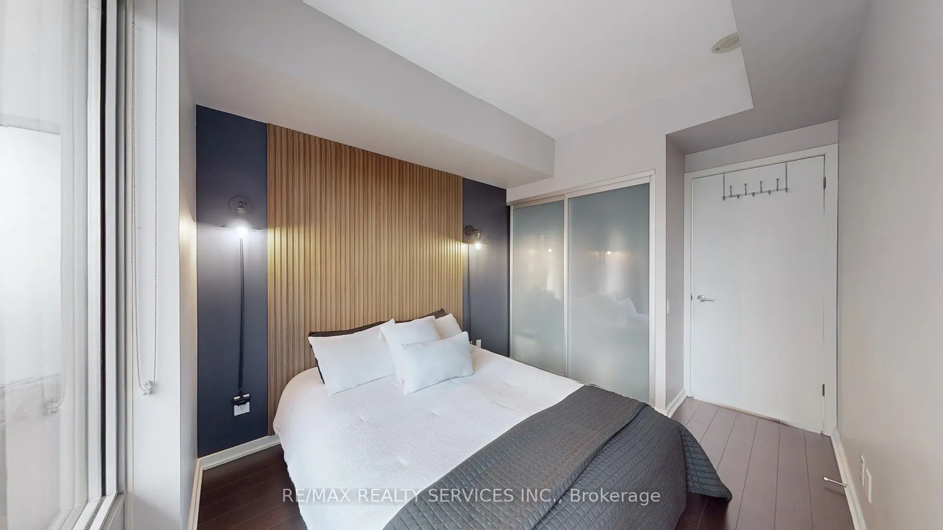 105 The Queensway Avenue, #511