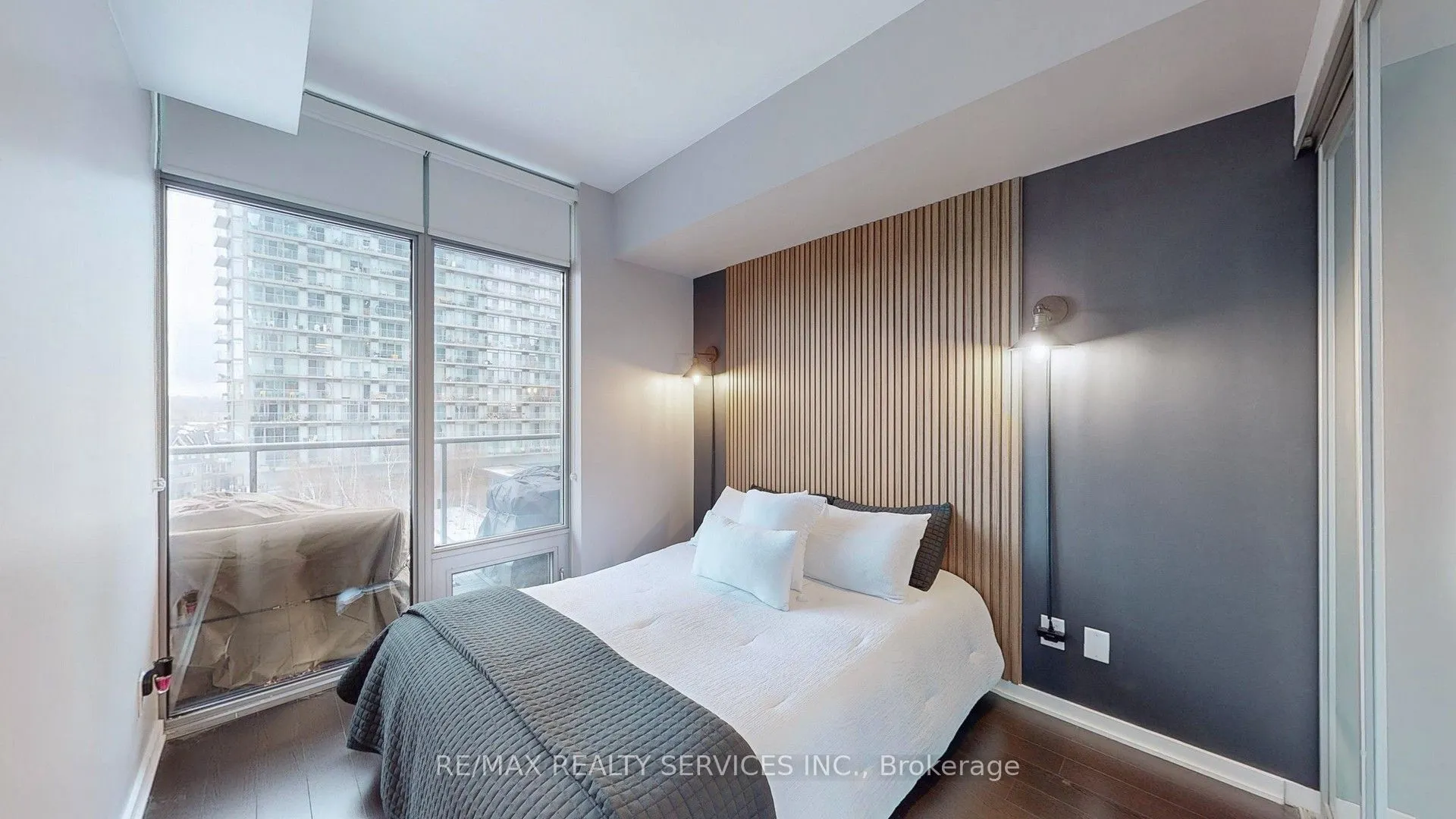 105 The Queensway Avenue, #511