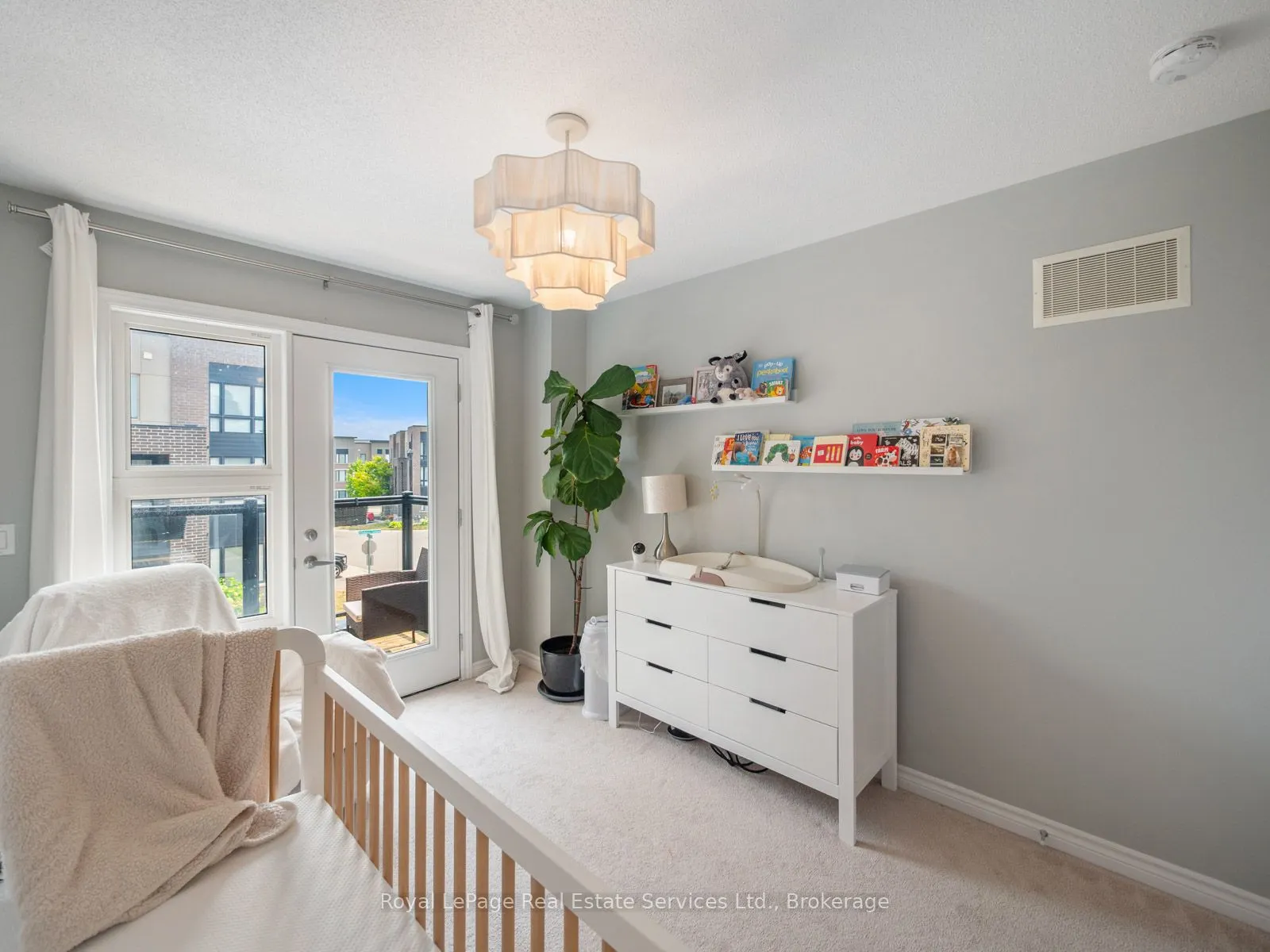 431 Athabasca Common