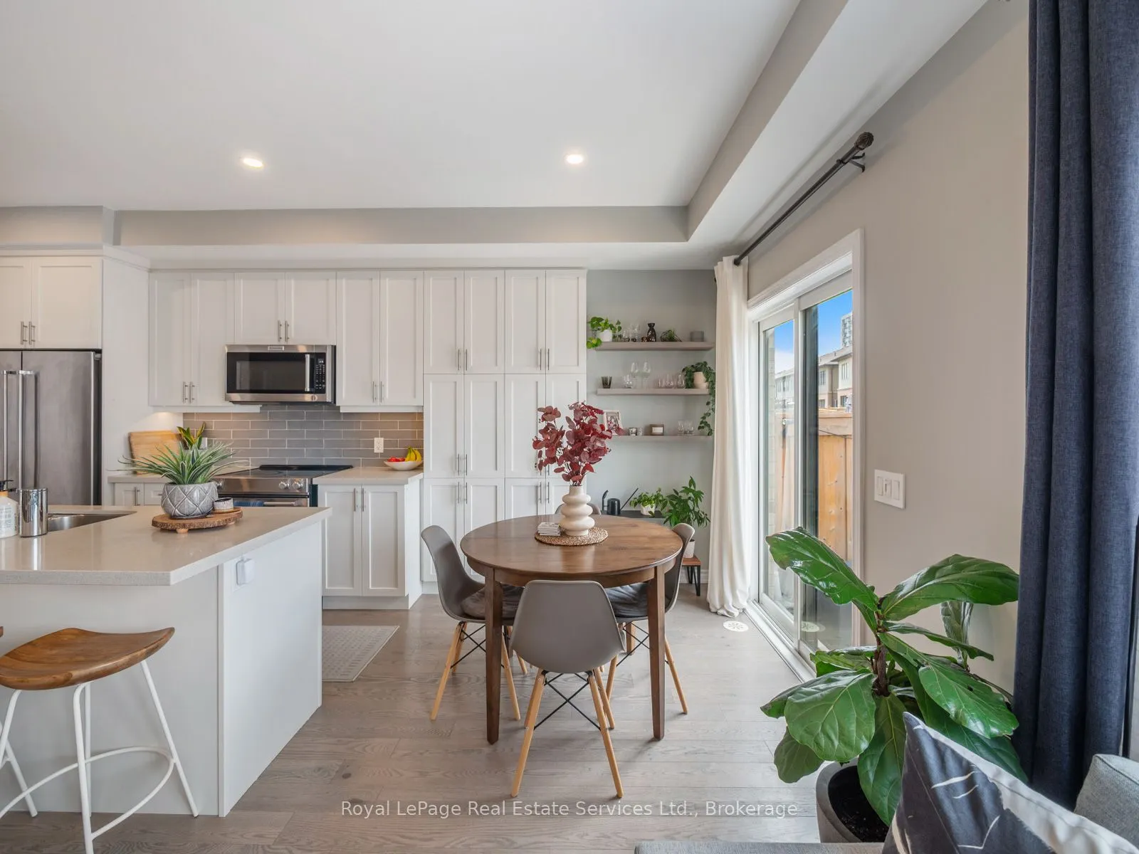 431 Athabasca Common