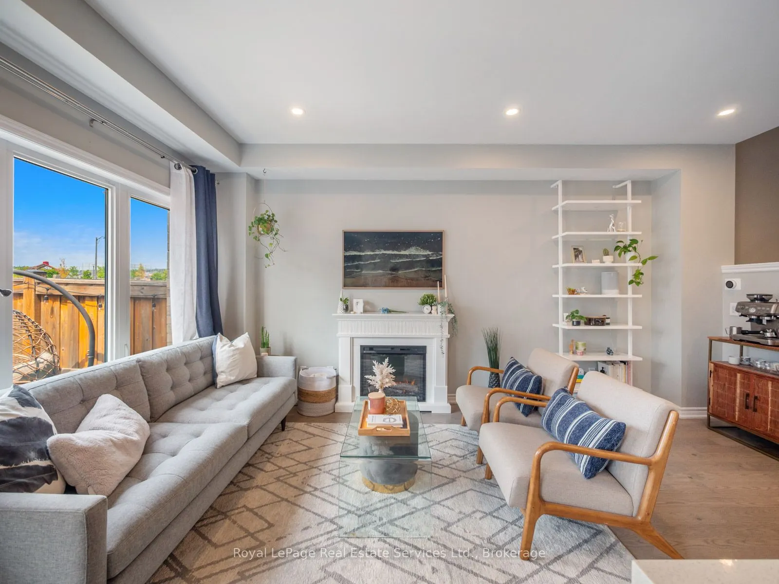 431 Athabasca Common