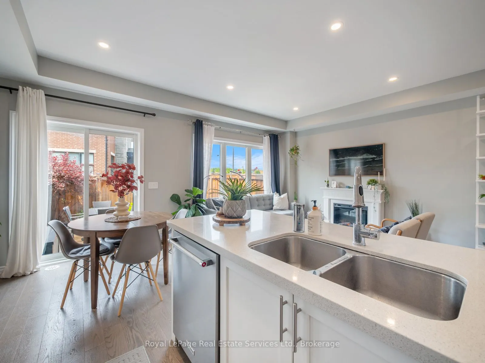 431 Athabasca Common