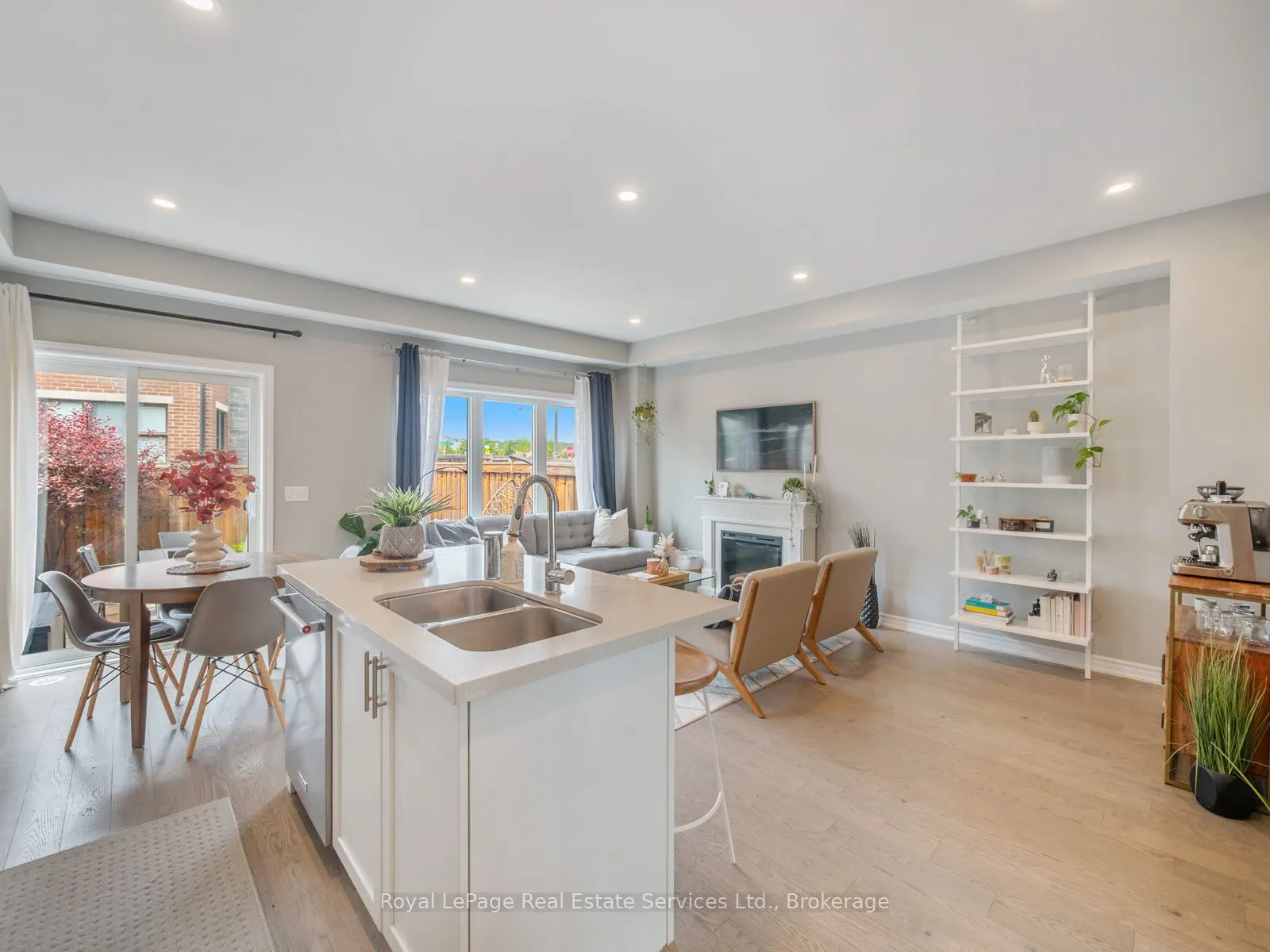 431 Athabasca Common