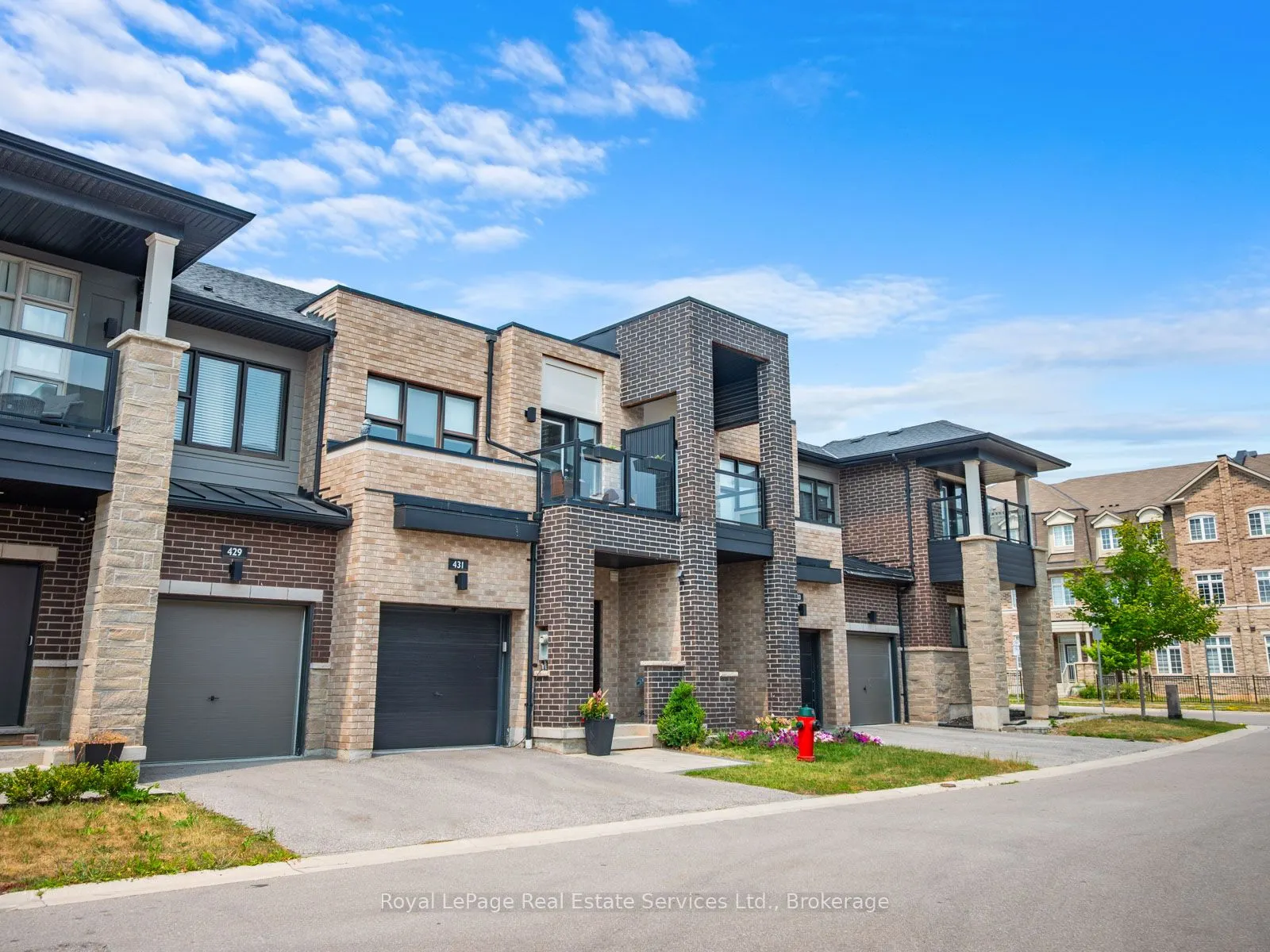 431 Athabasca Common