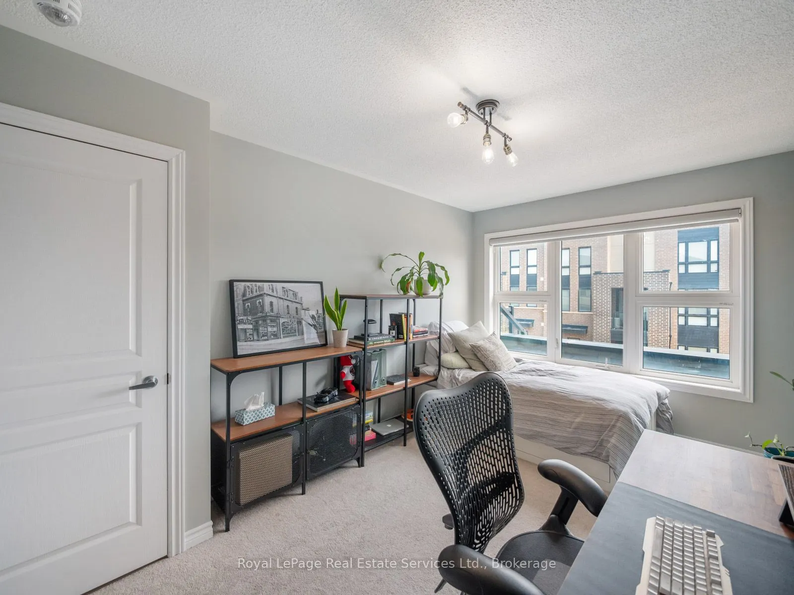 431 Athabasca Common