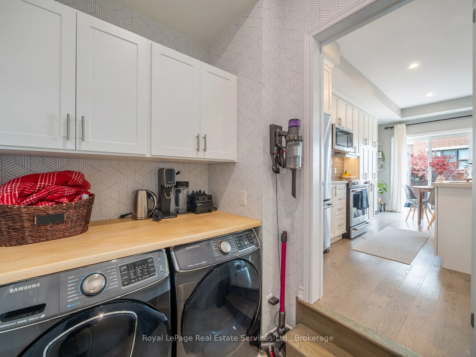 431 Athabasca Common