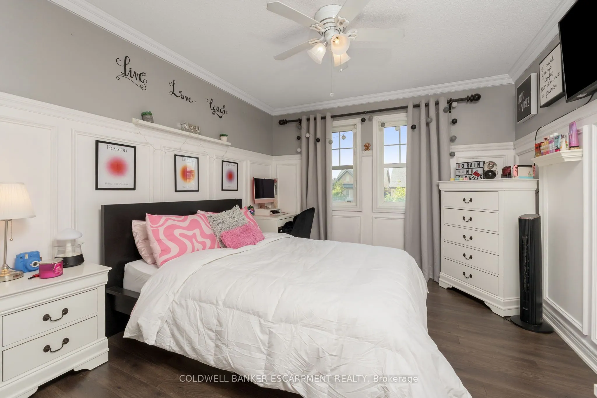 256 Landsborough Avenue S