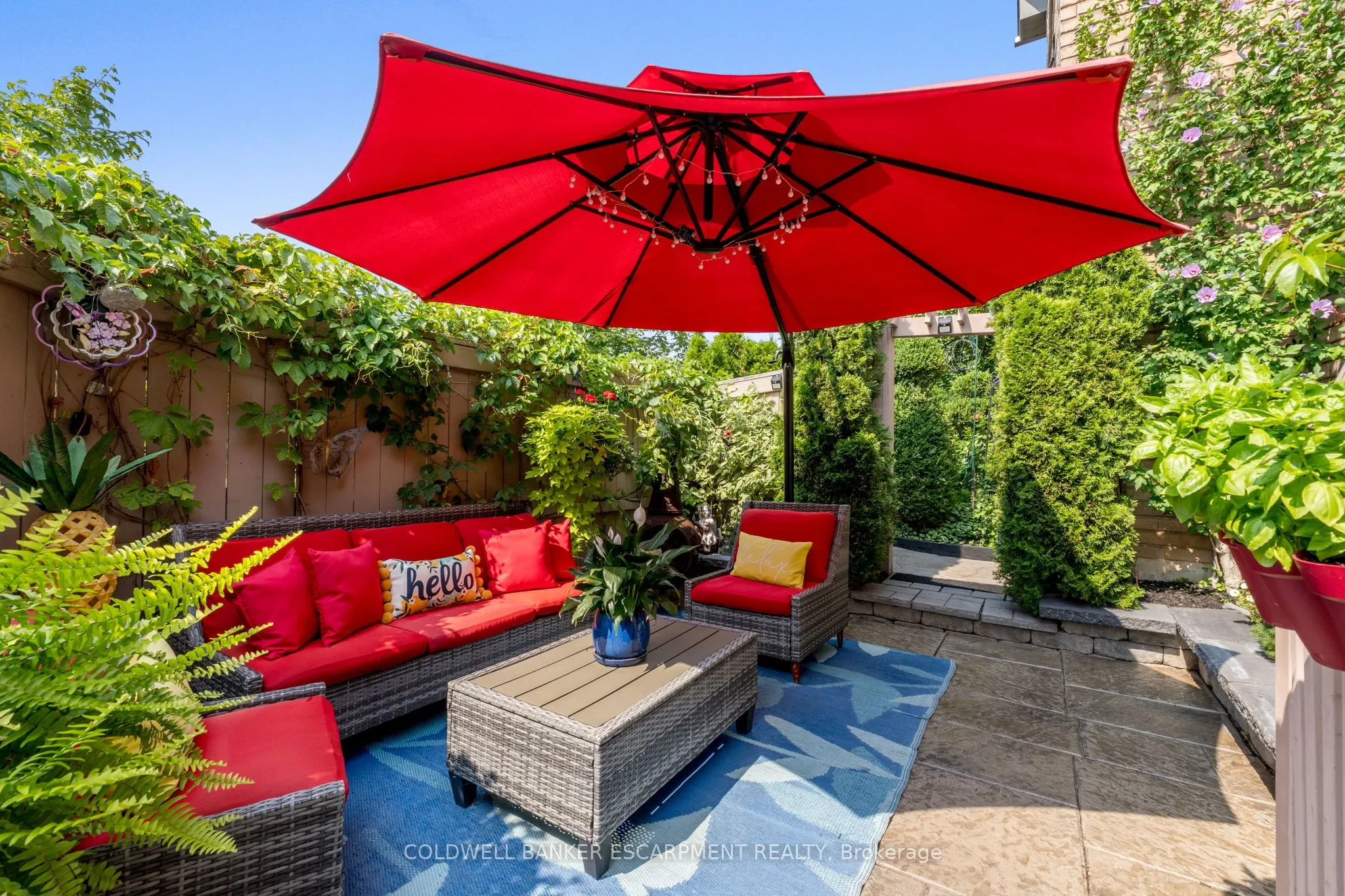 256 Landsborough Avenue S