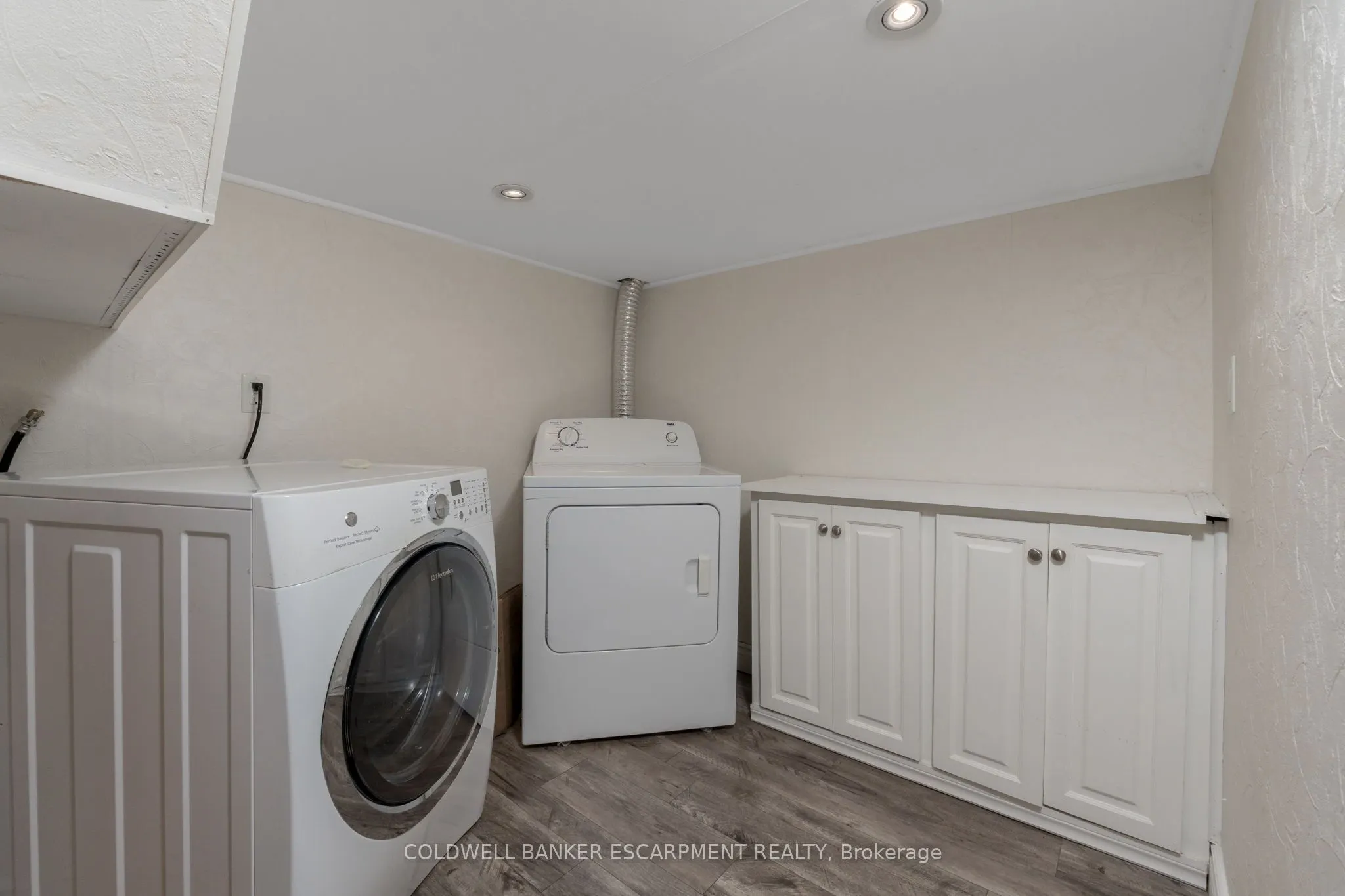 256 Landsborough Avenue S