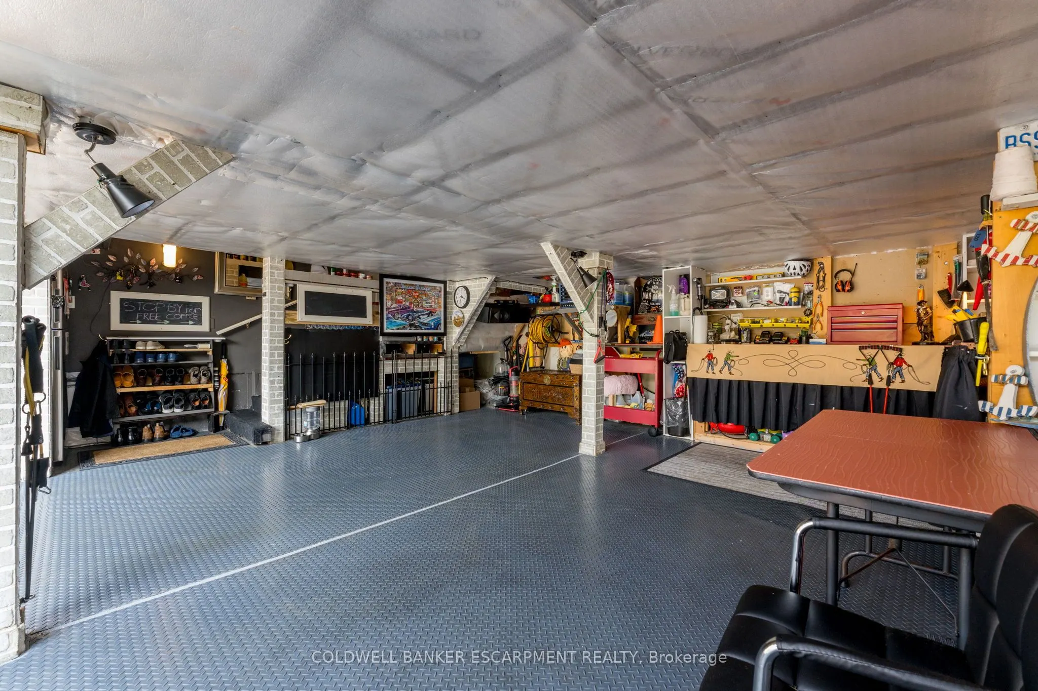 256 Landsborough Avenue S