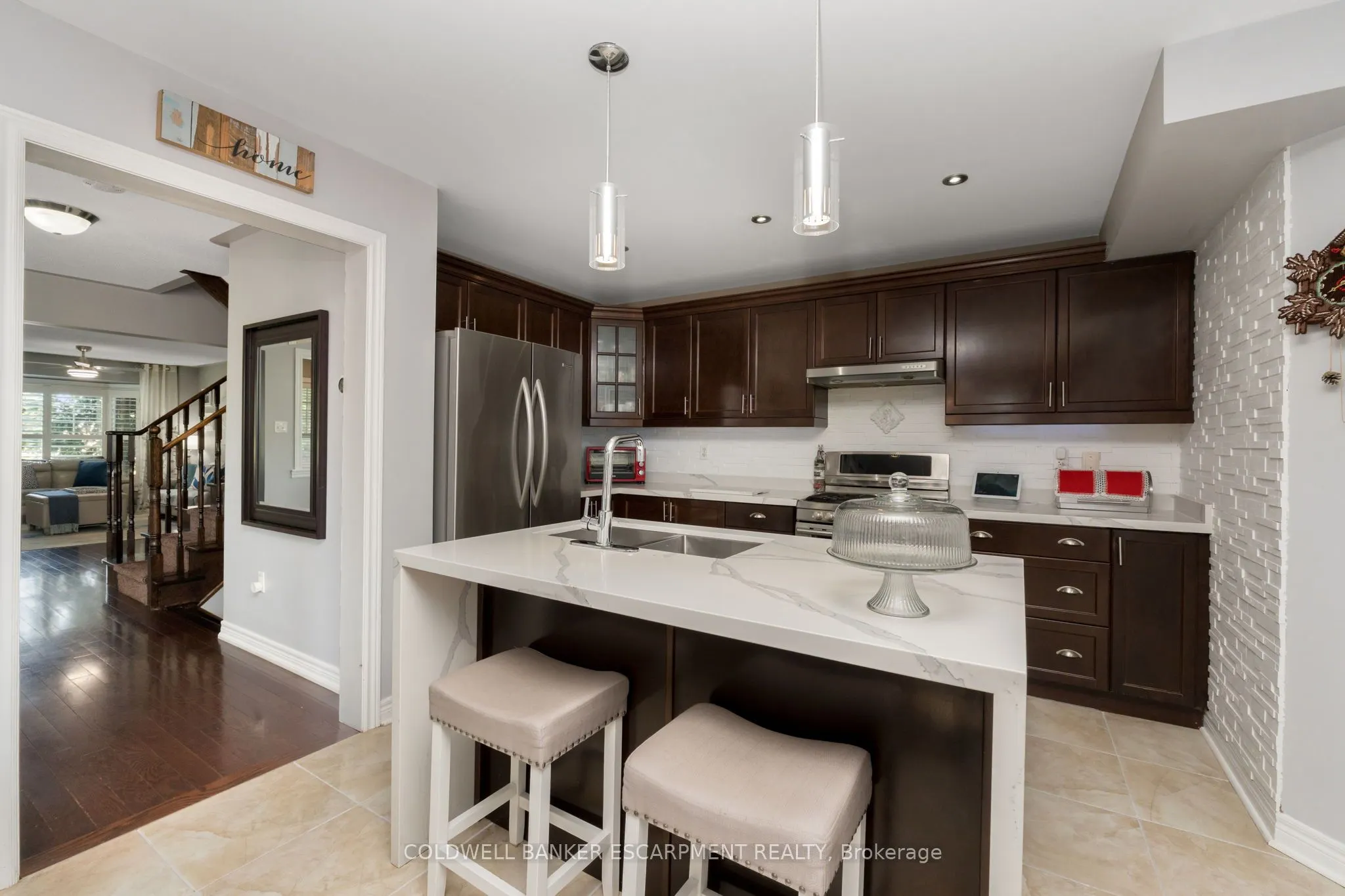 256 Landsborough Avenue S