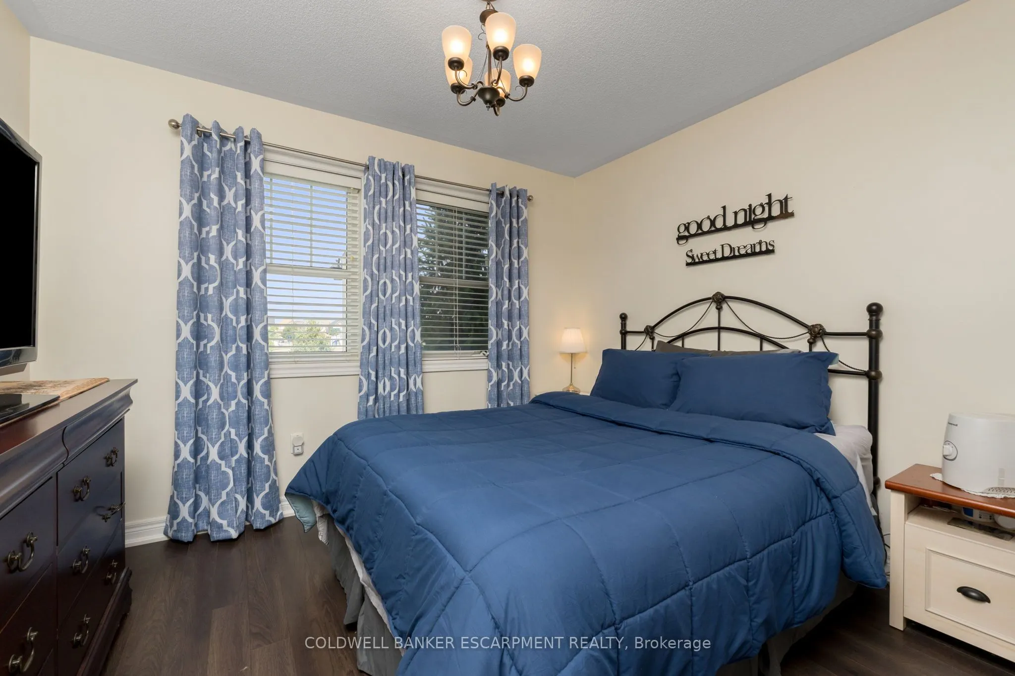 256 Landsborough Avenue S