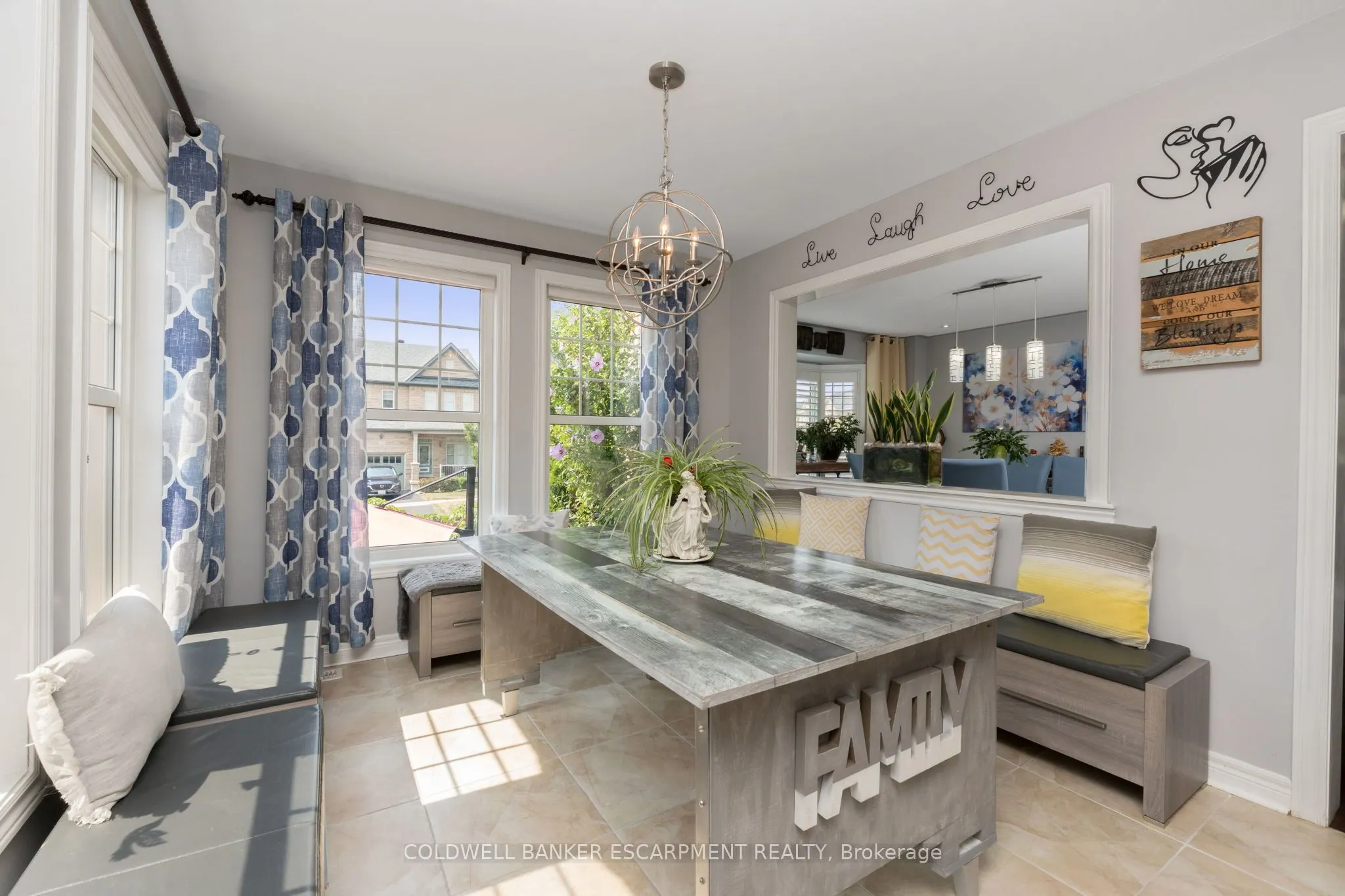 256 Landsborough Avenue S