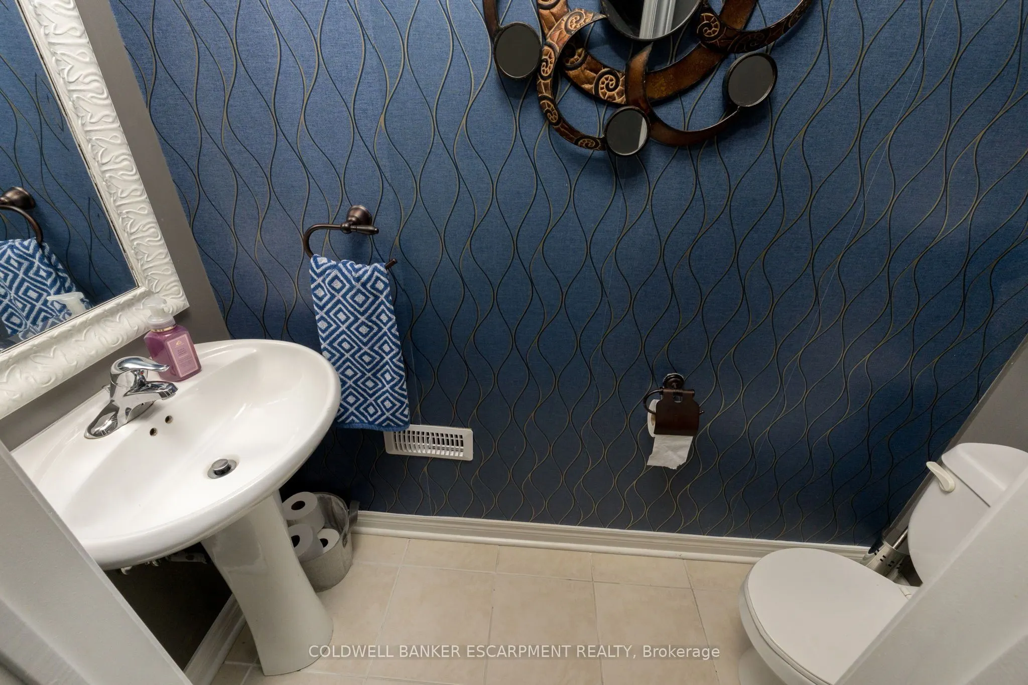 256 Landsborough Avenue S