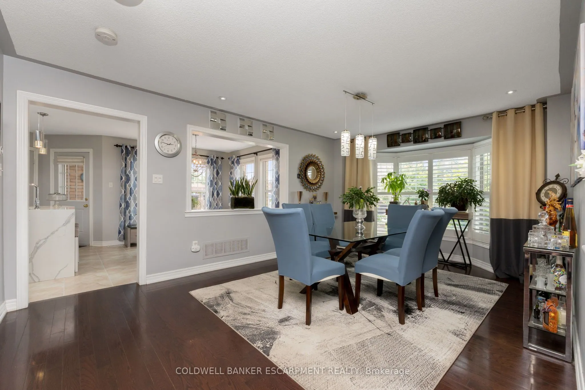 256 Landsborough Avenue S