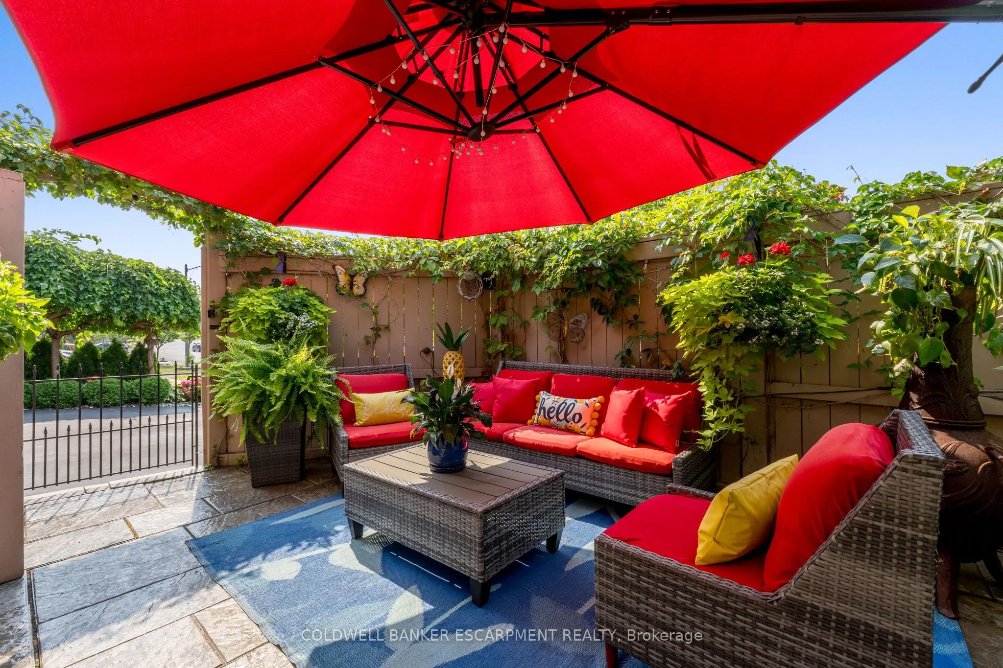 256 Landsborough Avenue S