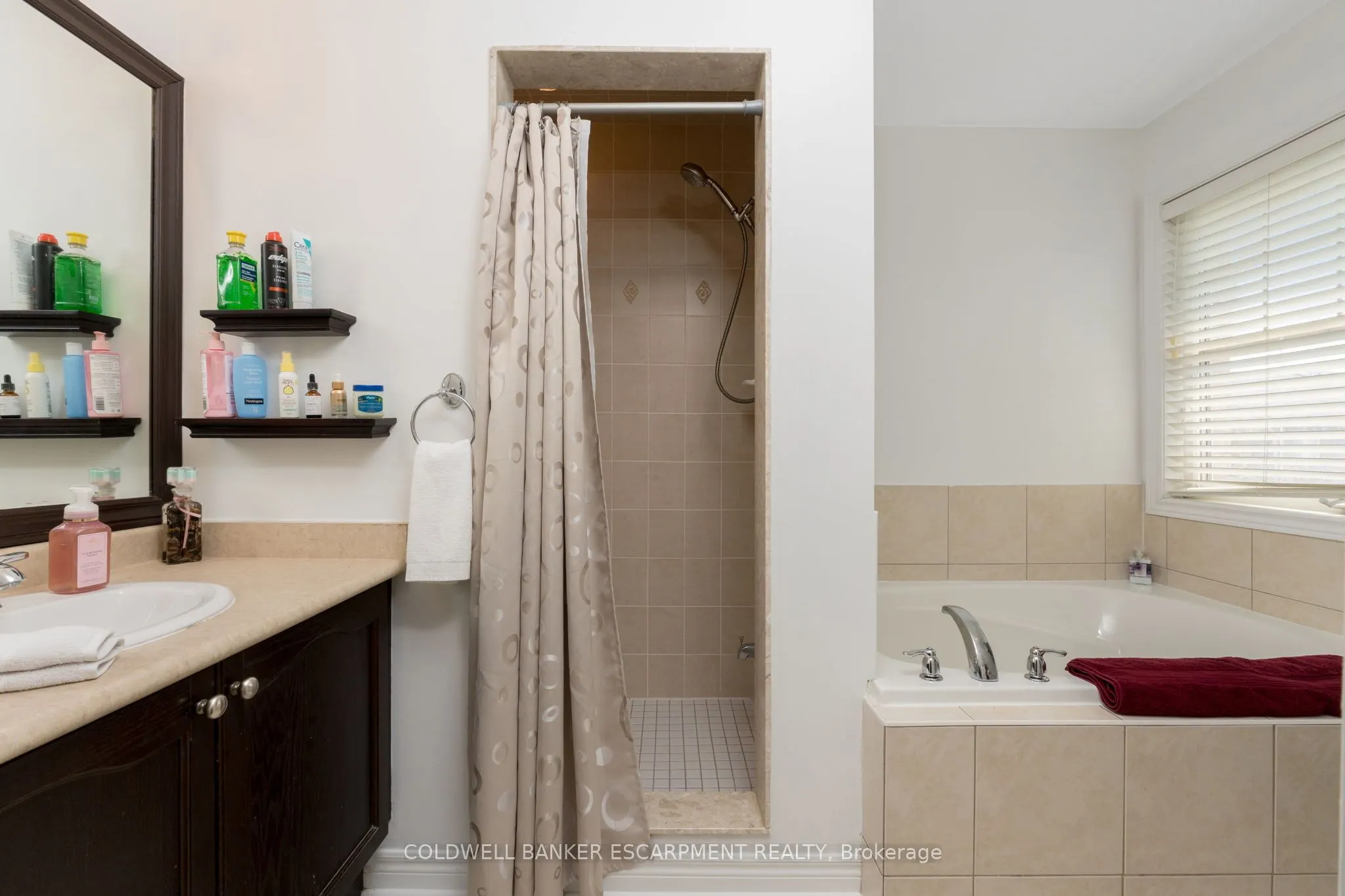 256 Landsborough Avenue S