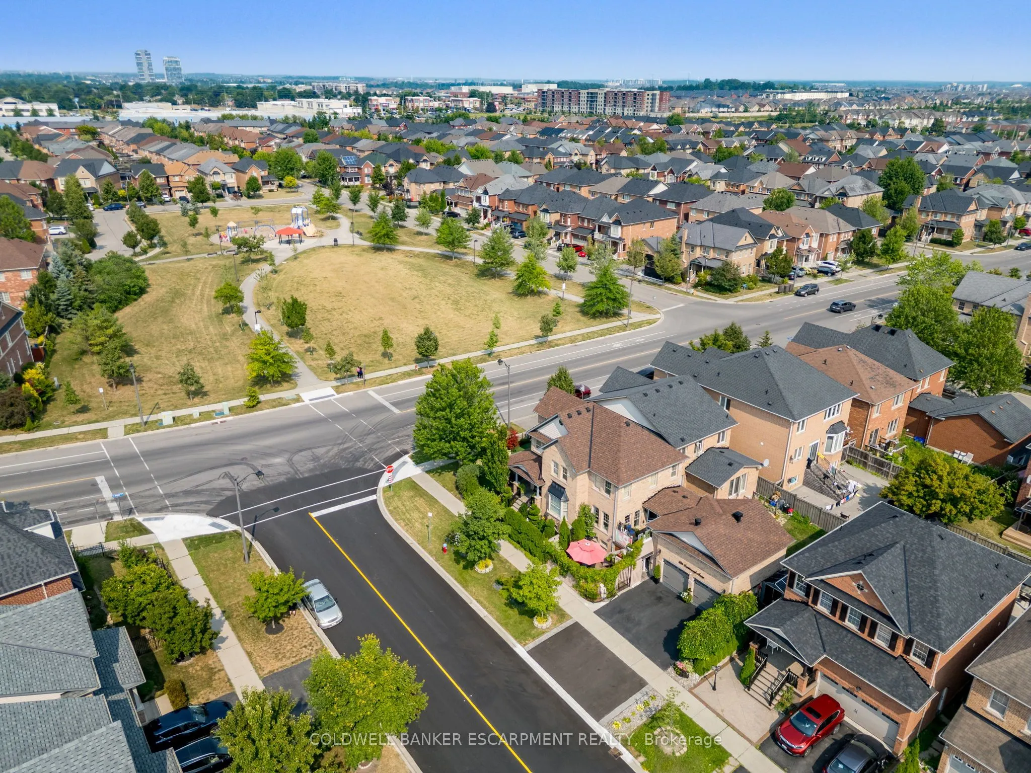 256 Landsborough Avenue S