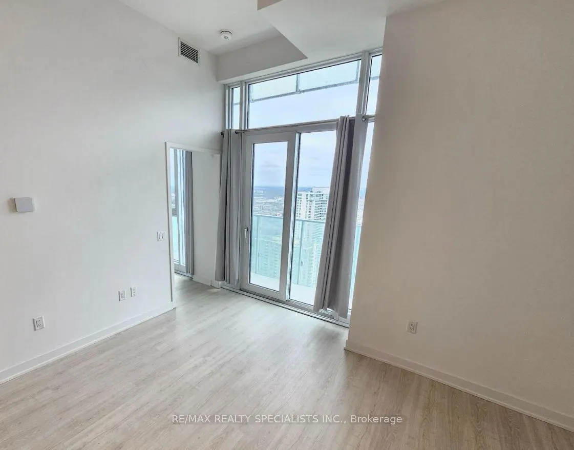 3900 Confederation Parkway, #211