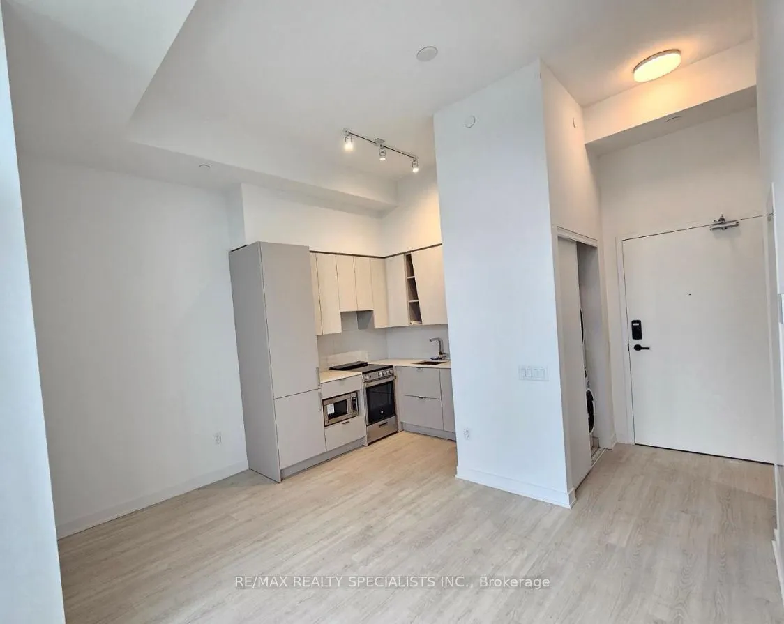 3900 Confederation Parkway, #211