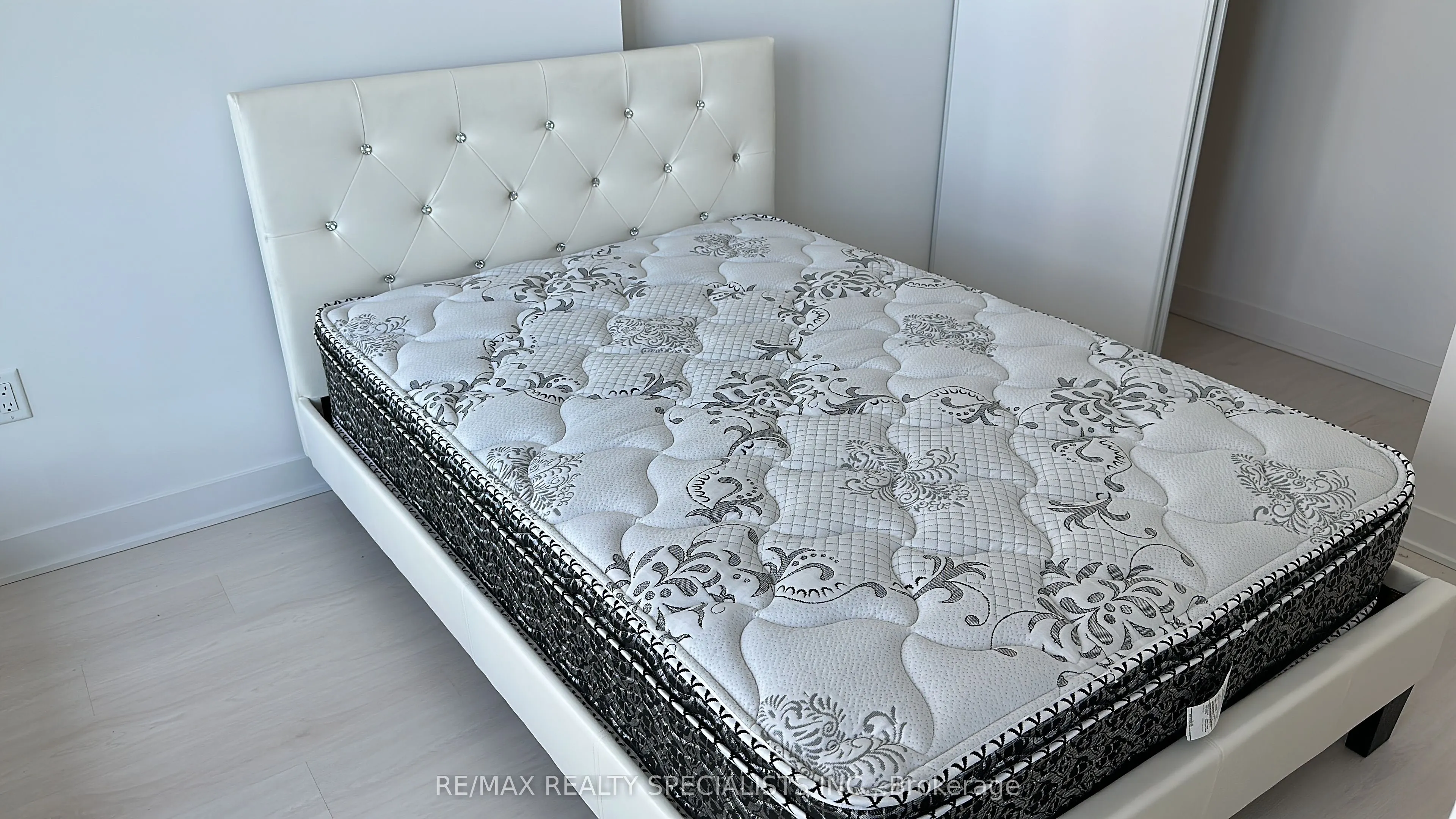 3900 Confederation Parkway, #211