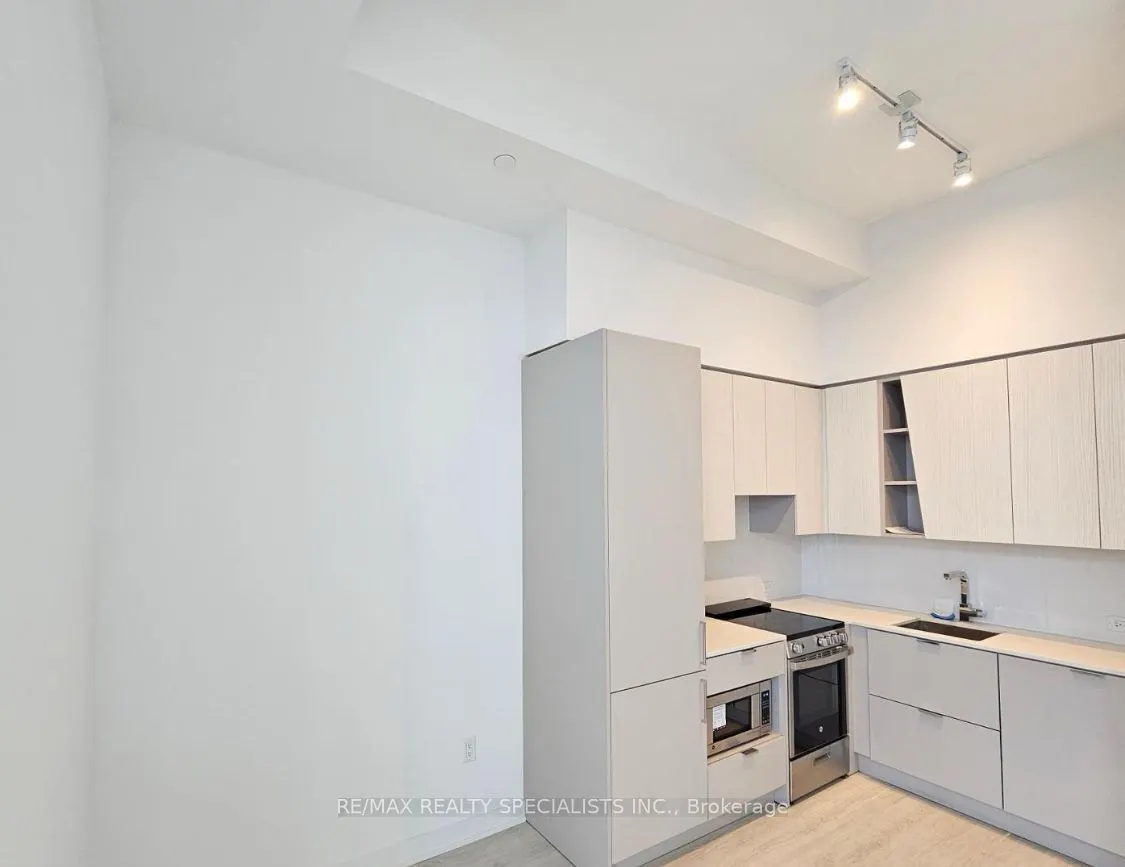 3900 Confederation Parkway, #211