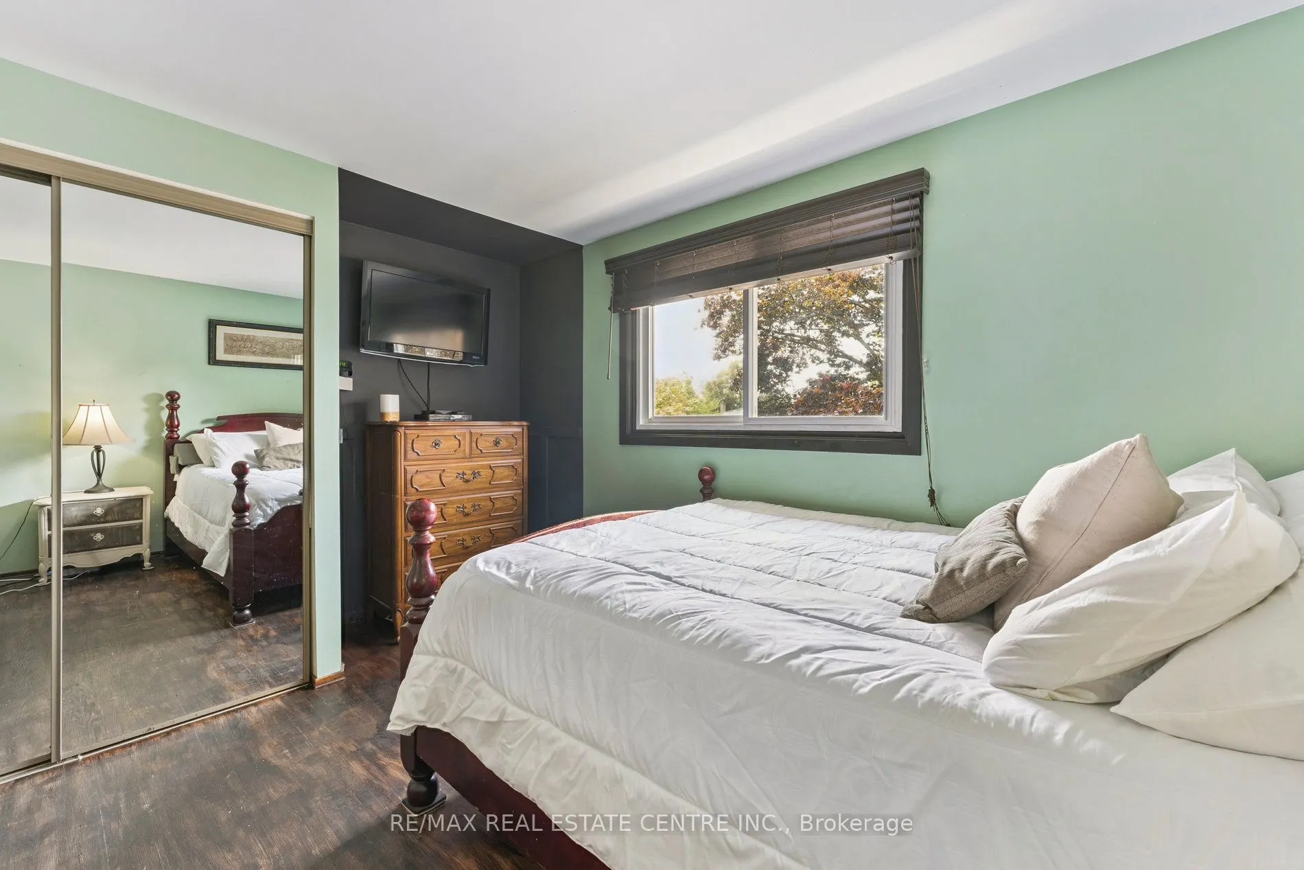 102 Rutherford Road N