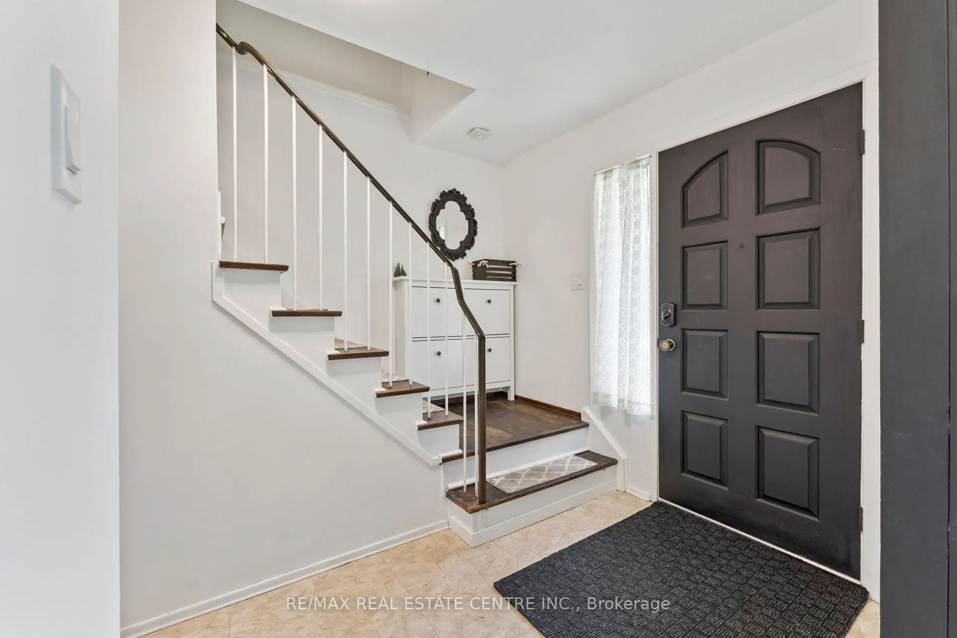 102 Rutherford Road N