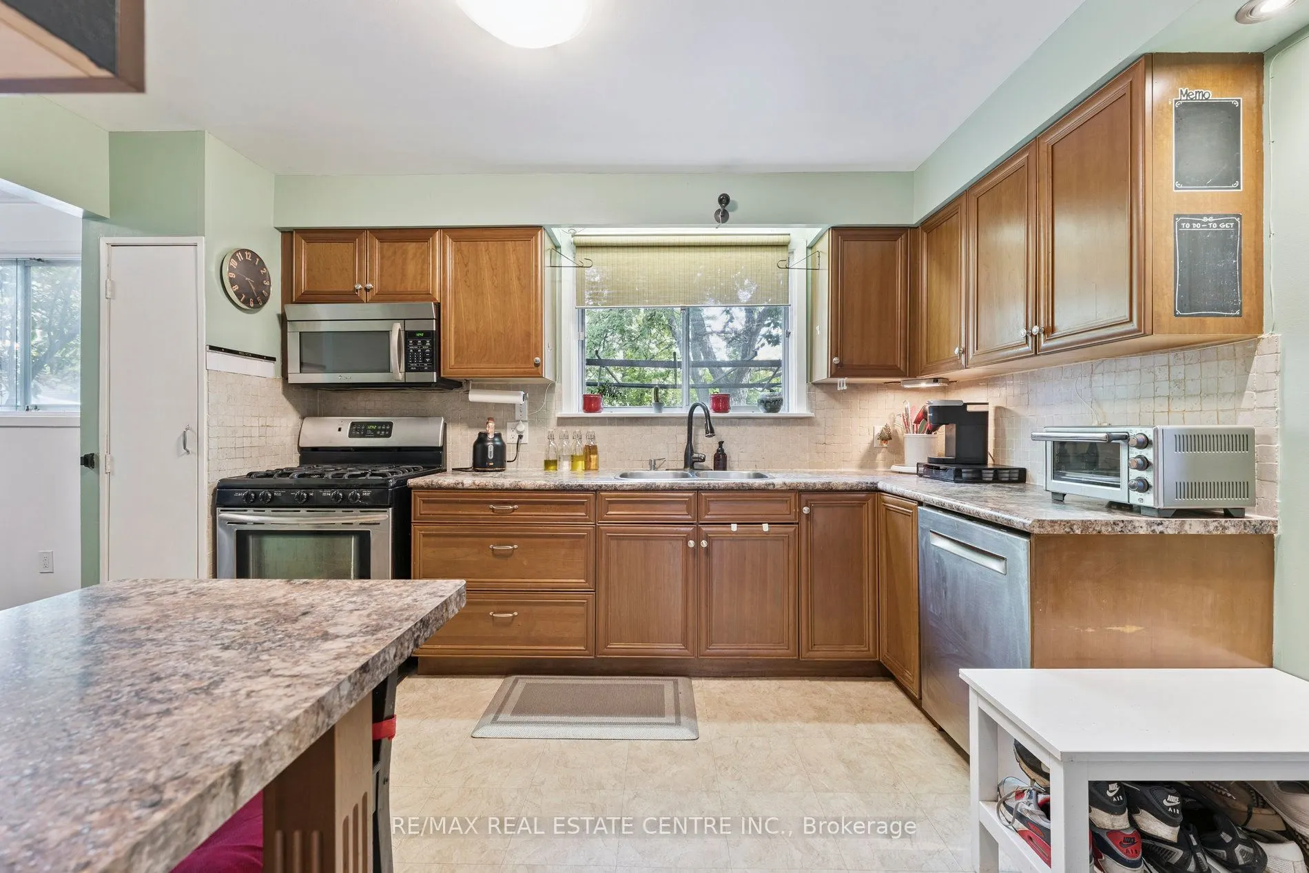 102 Rutherford Road N