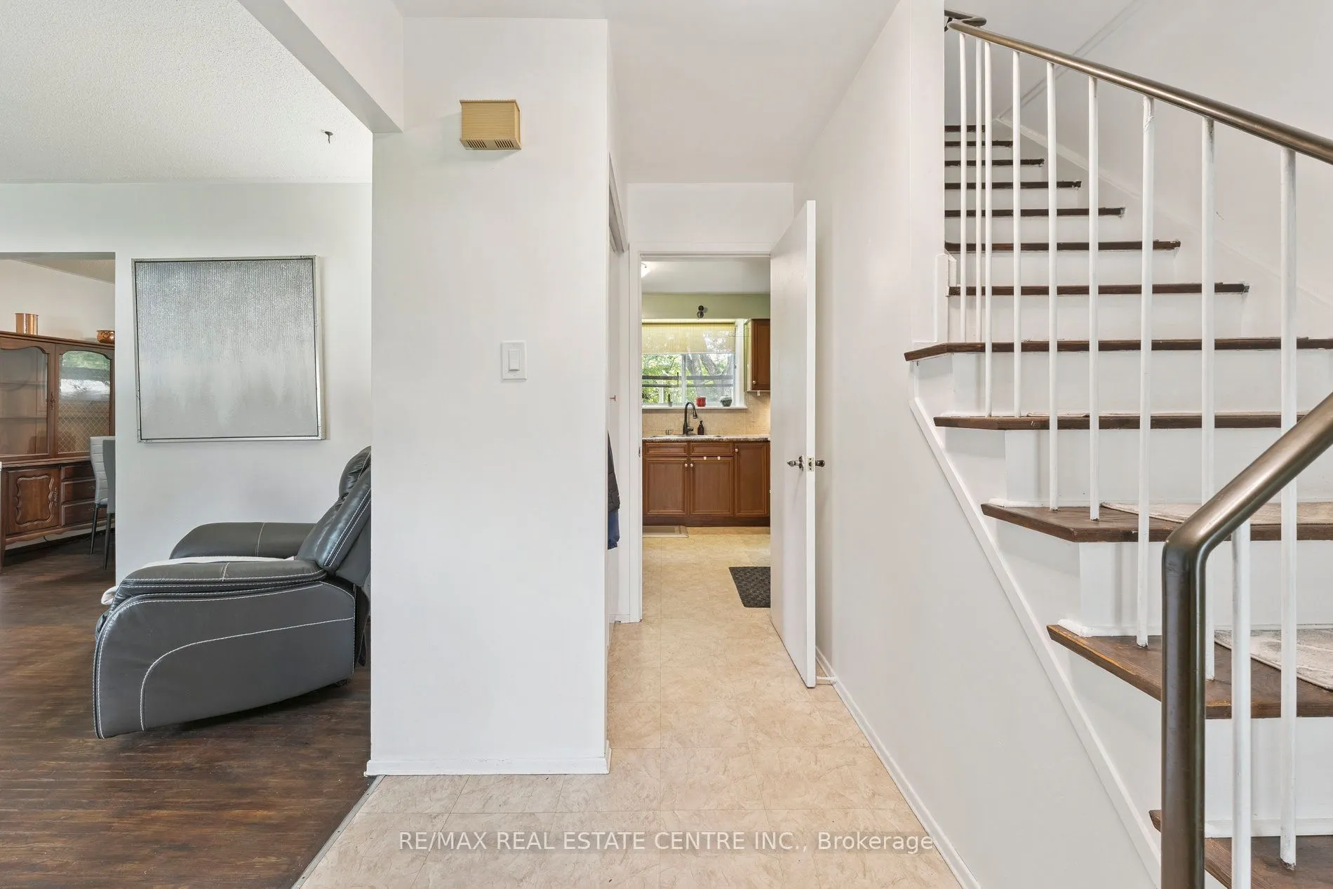 102 Rutherford Road N