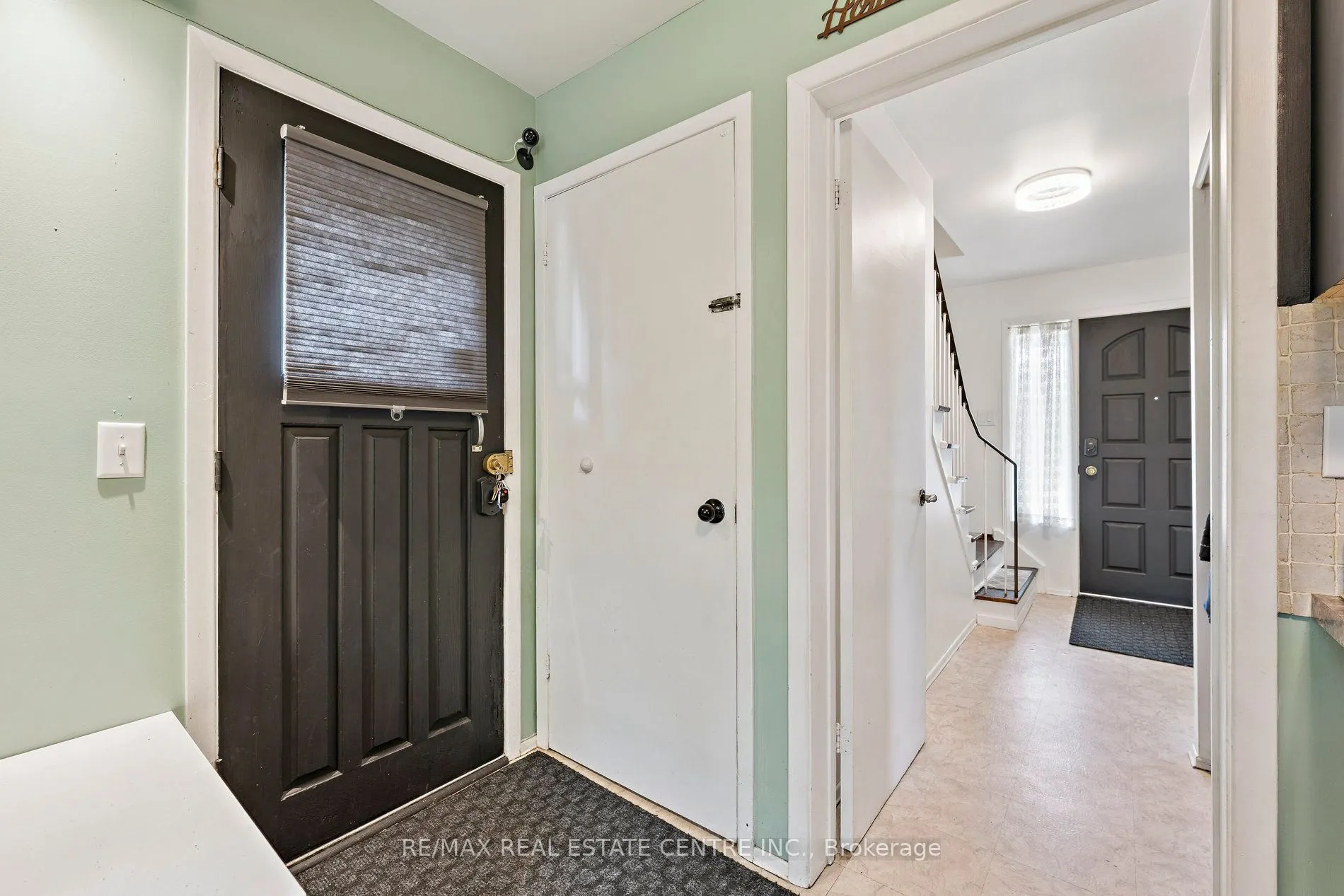 102 Rutherford Road N