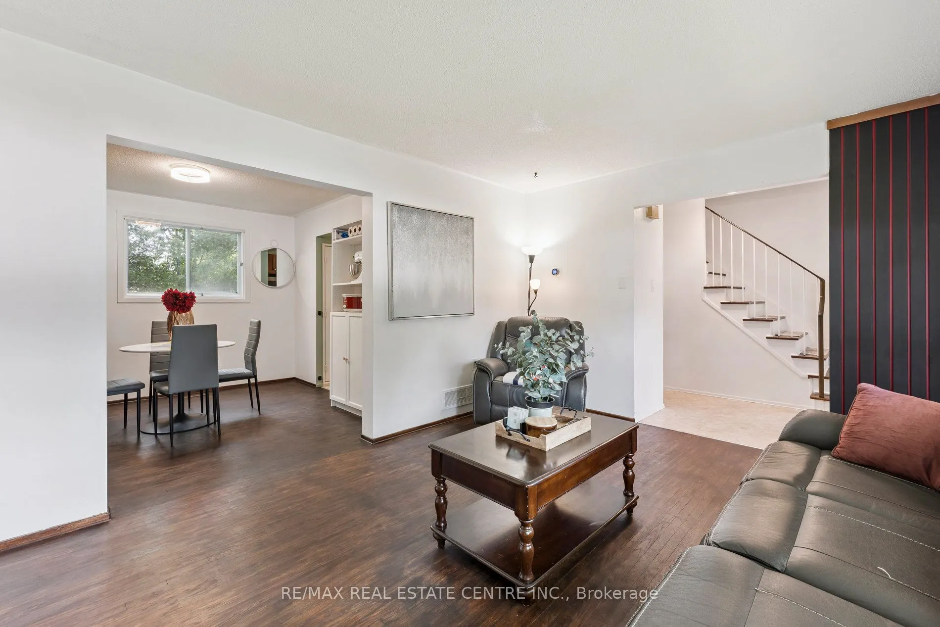 102 Rutherford Road N