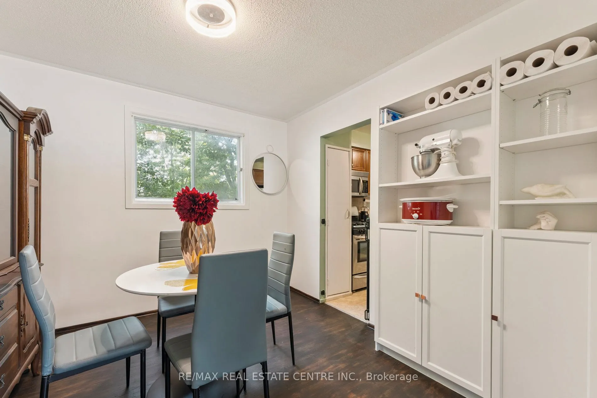 102 Rutherford Road N