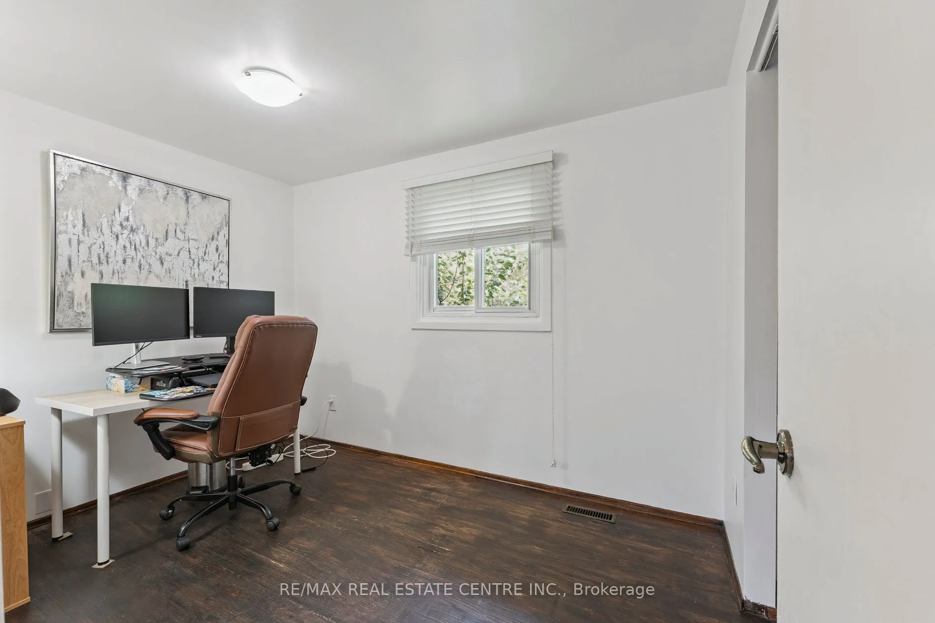 102 Rutherford Road N