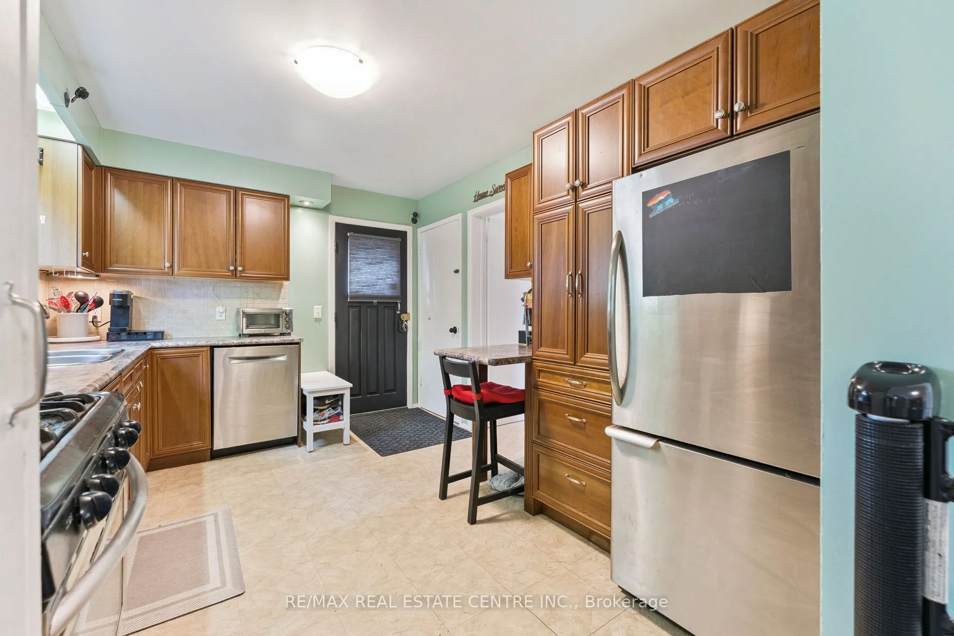 102 Rutherford Road N