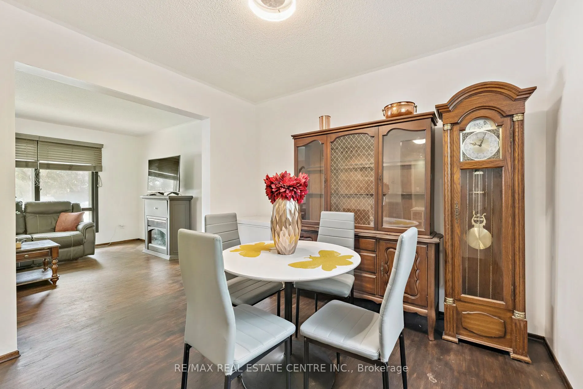 102 Rutherford Road N