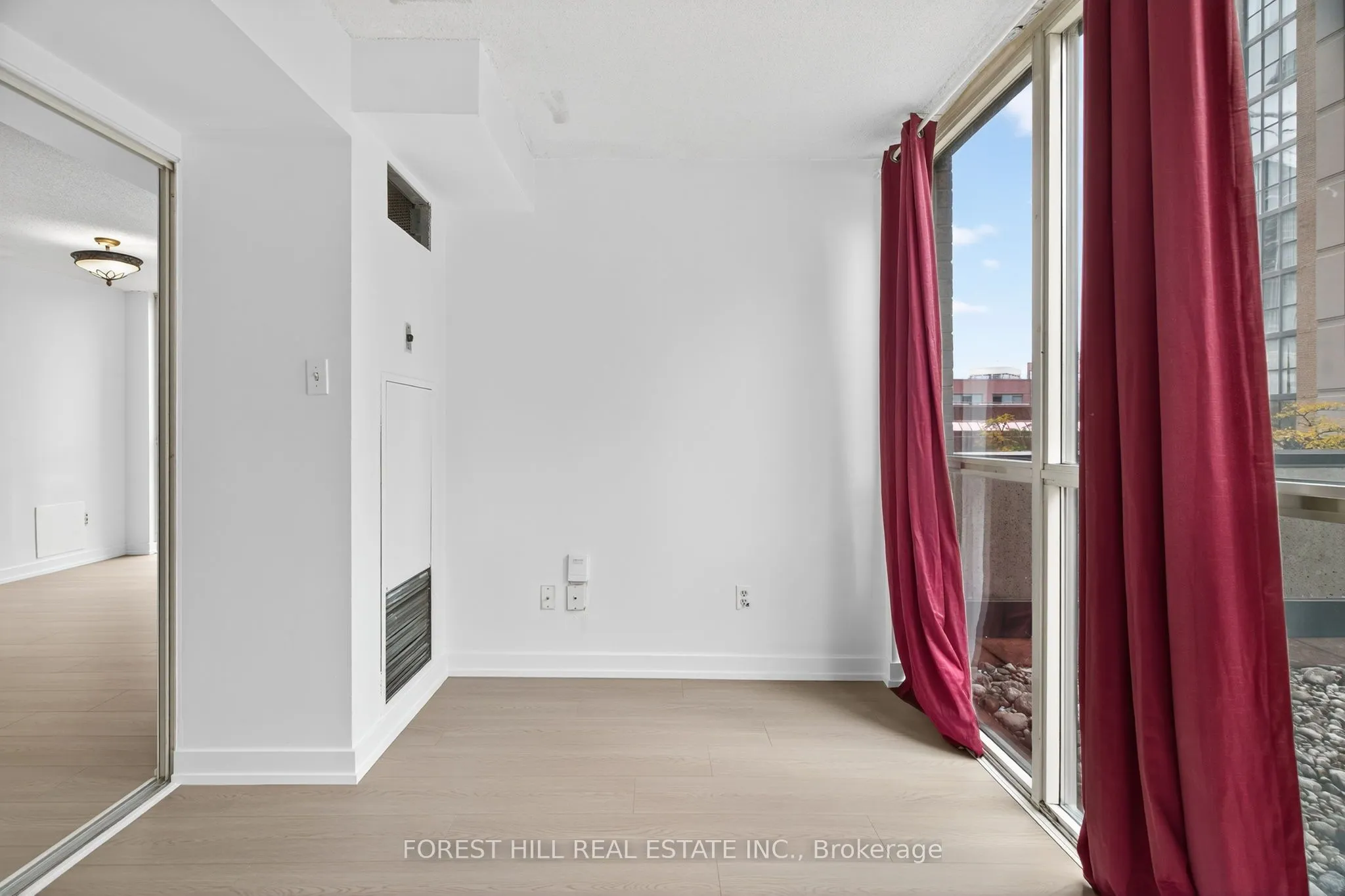 285 Enfield Place N, #210