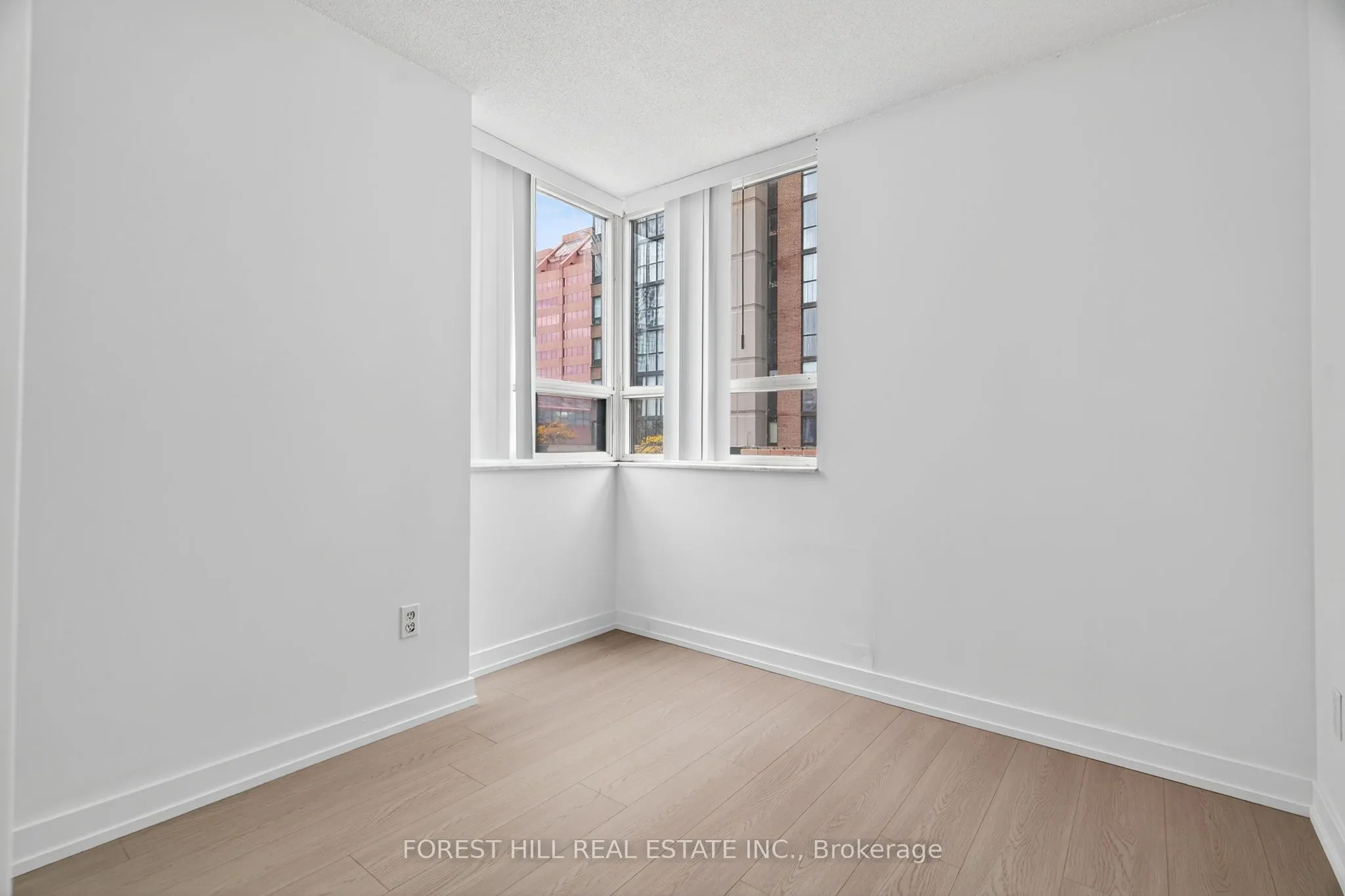 285 Enfield Place N, #210