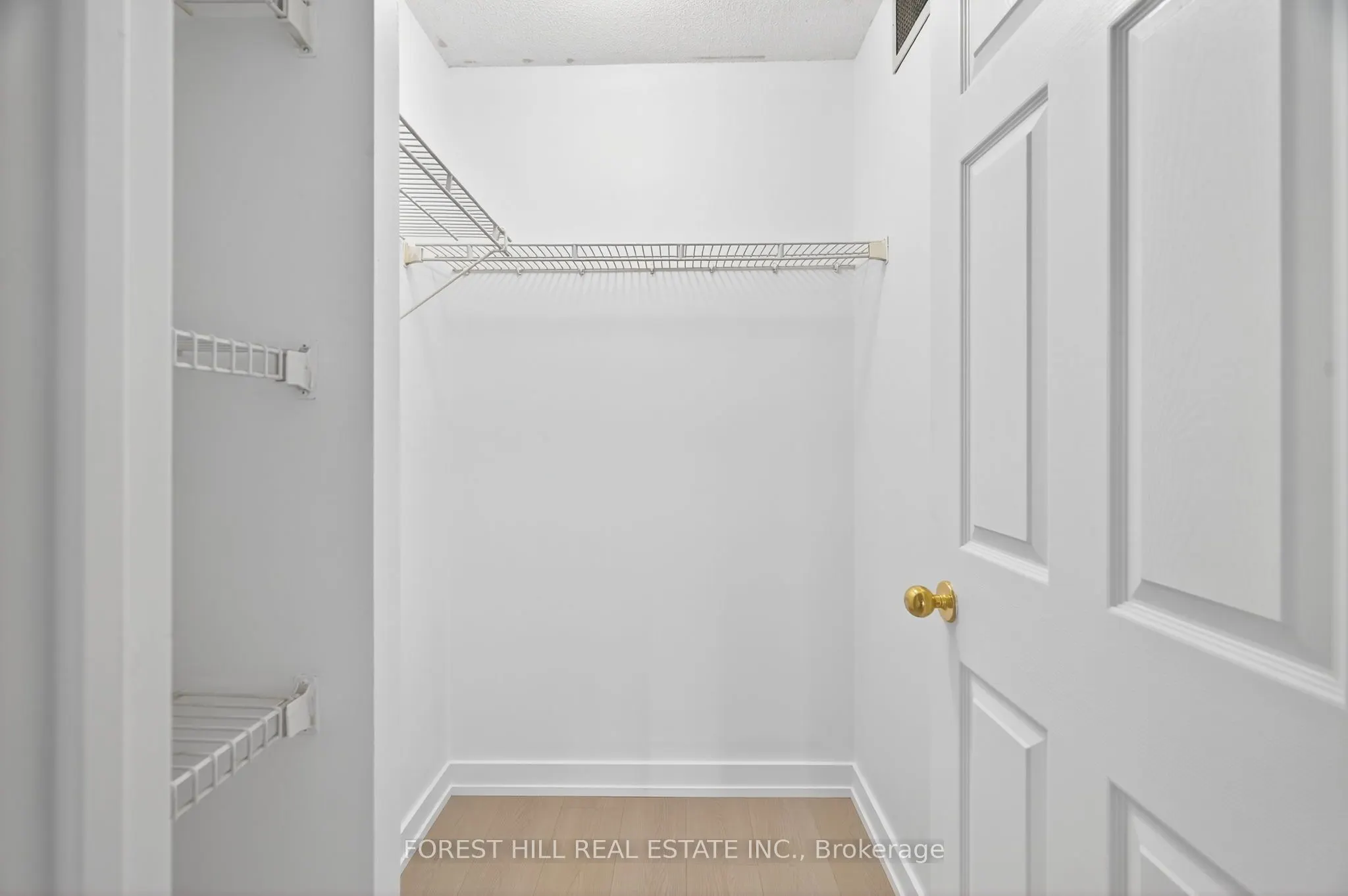 285 Enfield Place N, #210