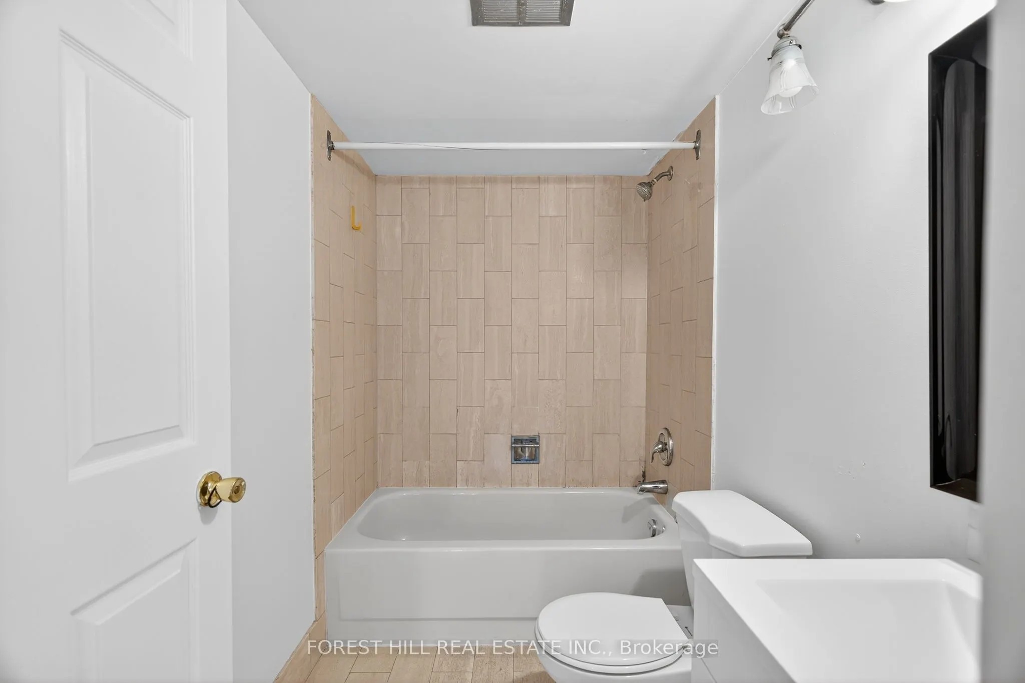 285 Enfield Place N, #210